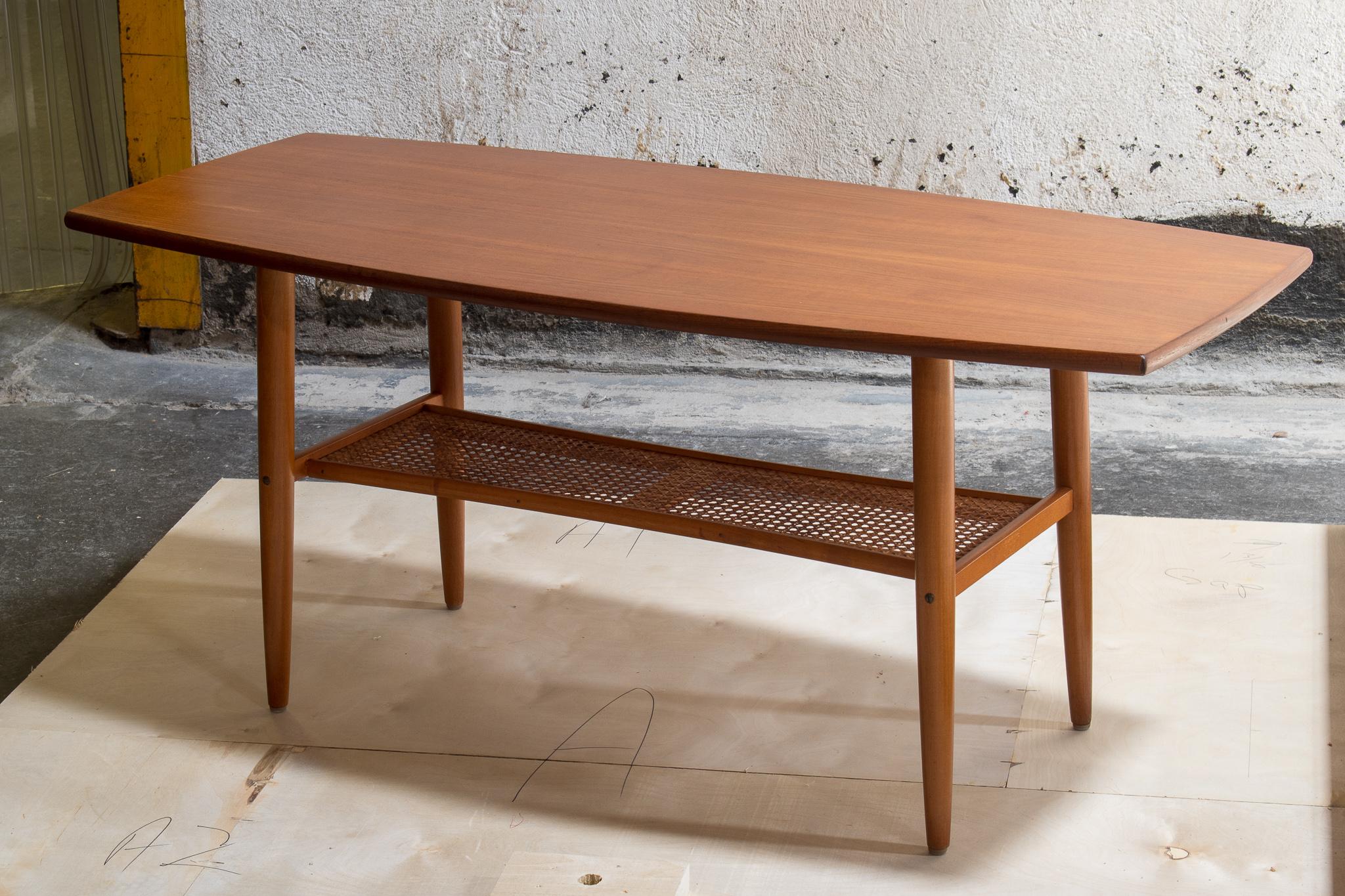 Mid-Century Modern Coffee Table with Cane Shelf For Sale 3