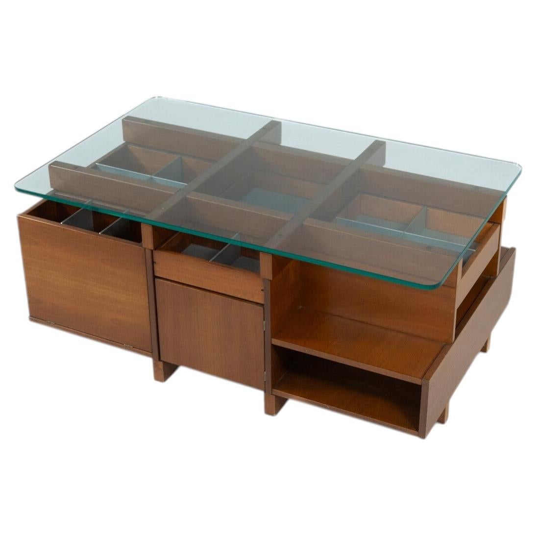 Mesa de centro moderna de mediados de siglo con compartimentos, madera y cristal, Italia, años 70