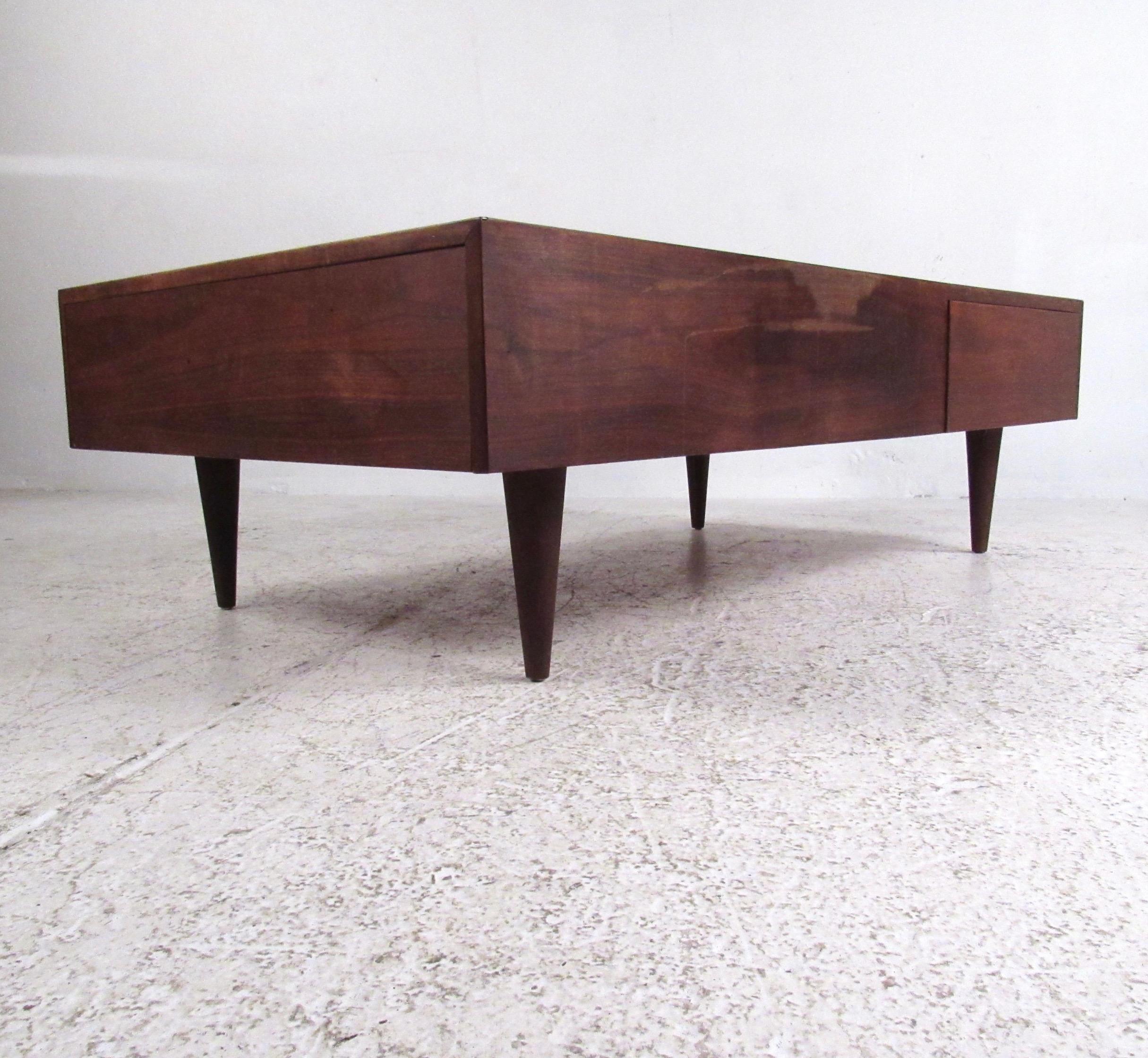 Walnut Mid-Century Modern Coffee Table with Drawers For Sale