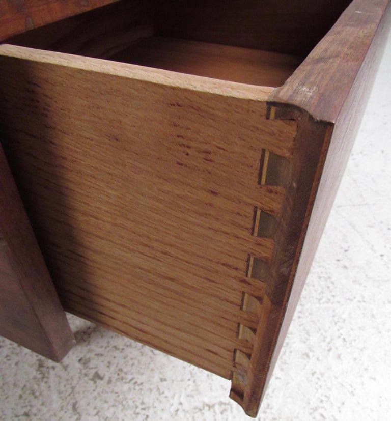 Mid-Century Modern Coffee Table with Drawers For Sale at ...