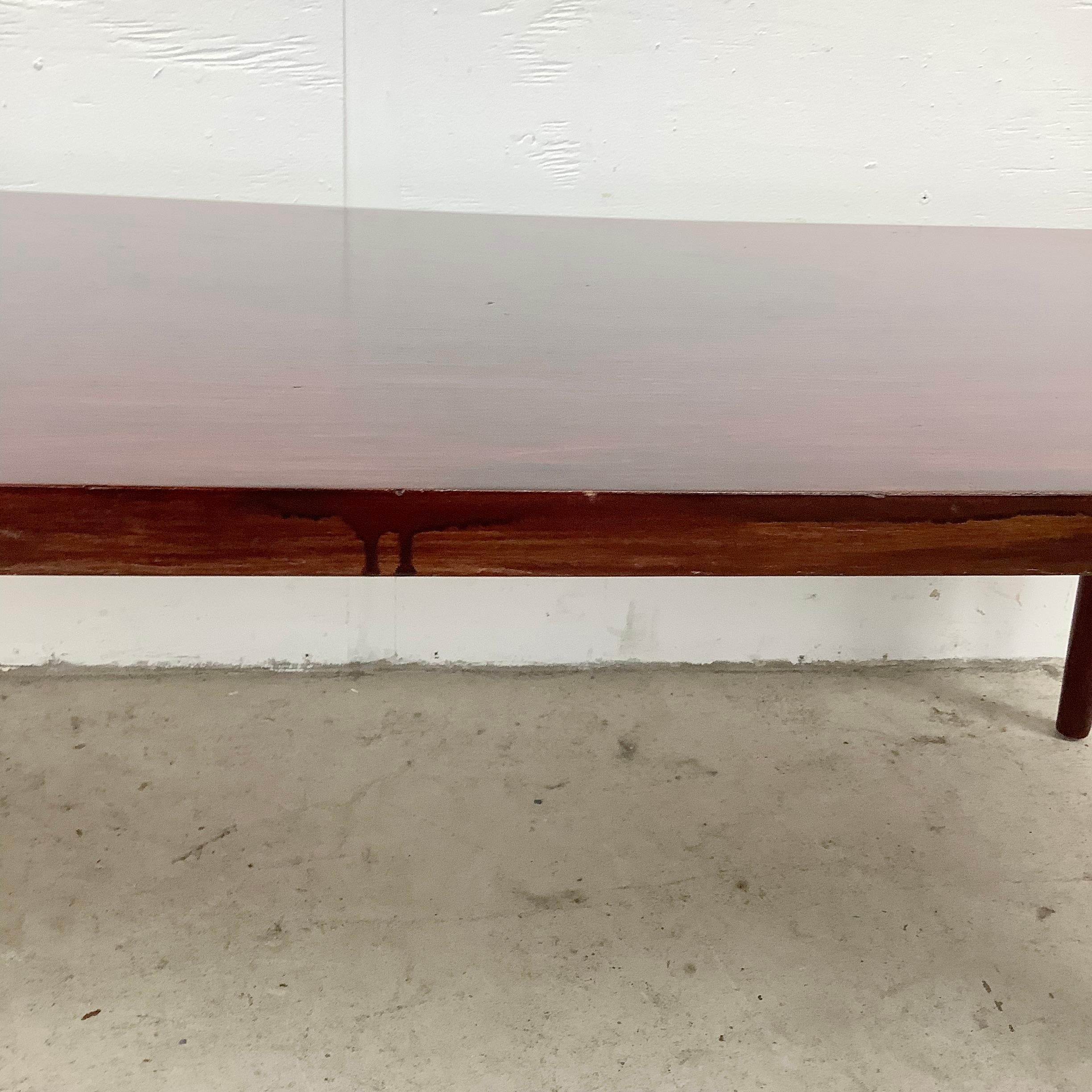 Table basse moderne du milieu du siècle dernier avec pieds fuselés en vente 3