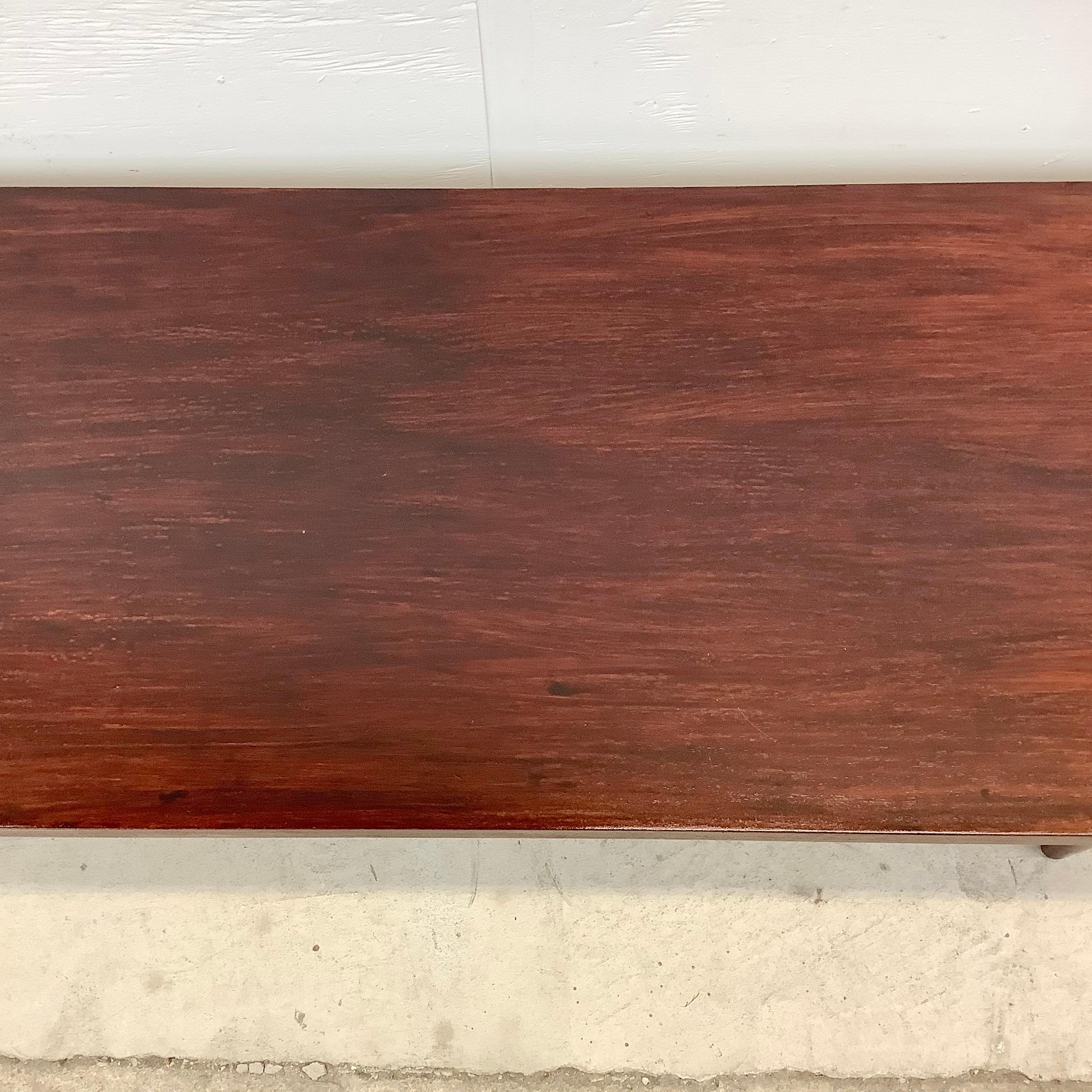 Mid-Century Modern Table basse moderne du milieu du siècle dernier avec pieds fuselés en vente