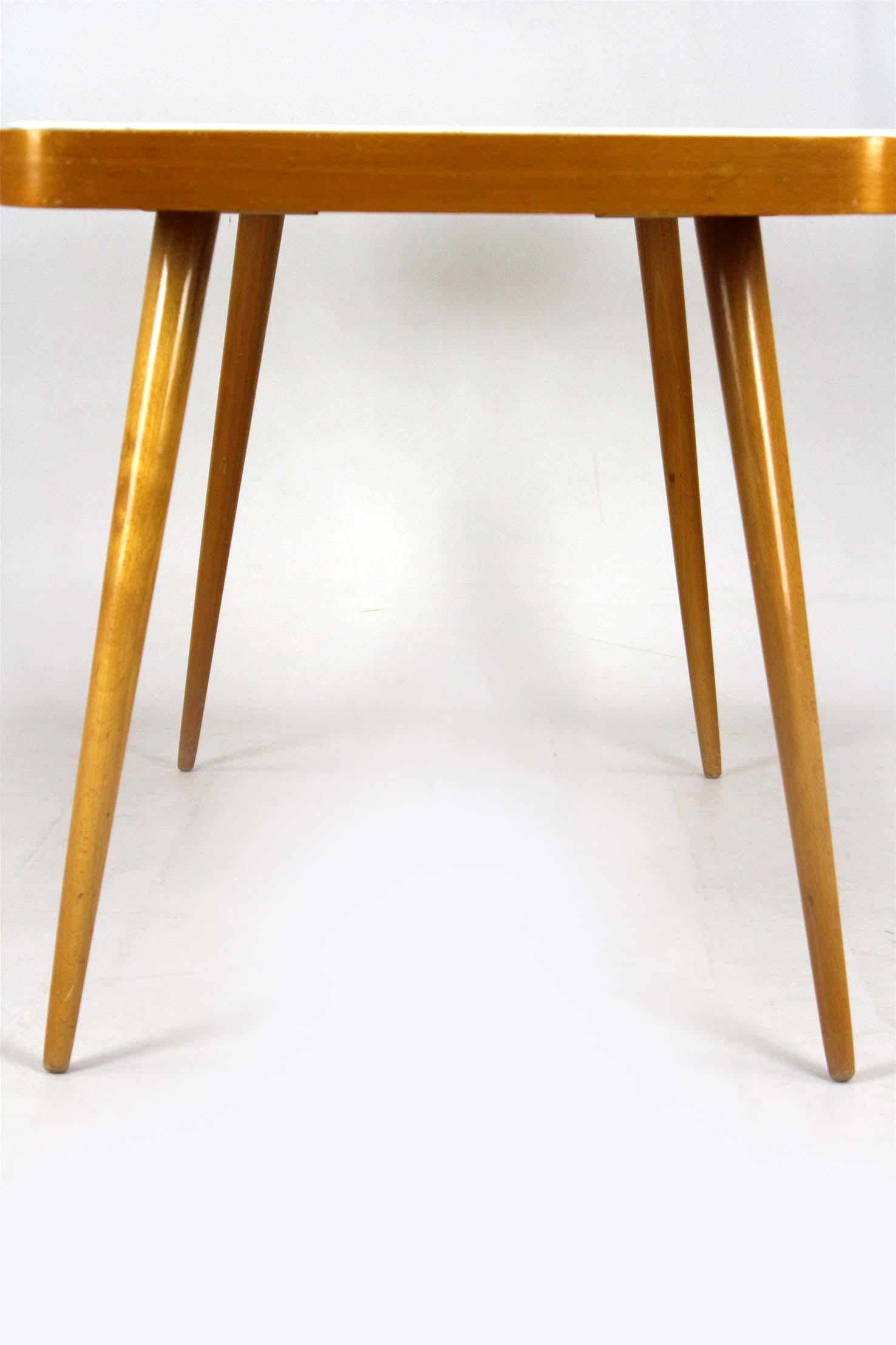 Moderner Couchtisch aus der Jahrhundertmitte mit weißer Glasplatte, 1960er Jahre im Angebot 5