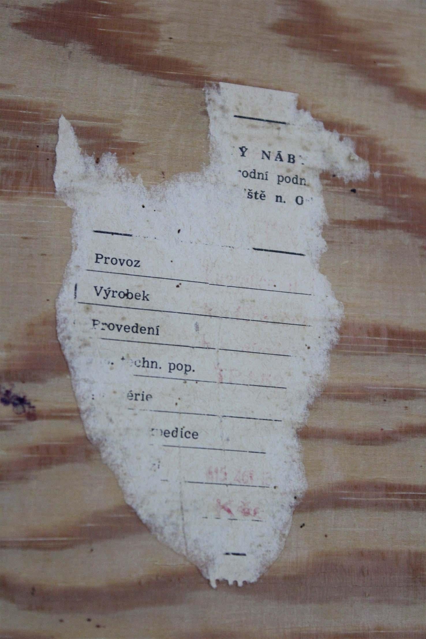 Moderner Couchtisch aus der Jahrhundertmitte mit weißer Glasplatte, 1960er Jahre im Angebot 11