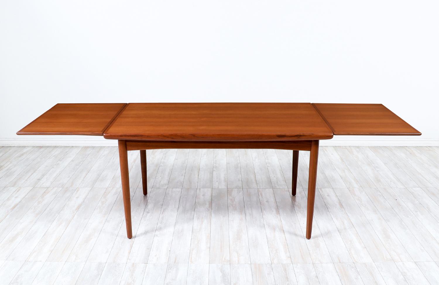 Mid-20th Century Expertly Restored - Mid-Century Modern Teak Expanding Draw-Leaf Dining Table For Sale
