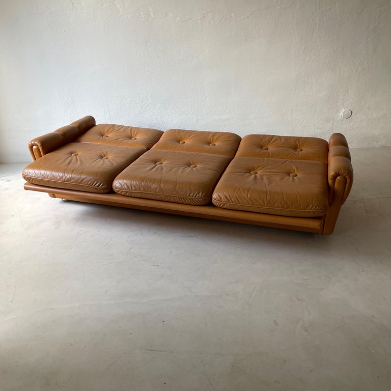 Mid-Century Modern Cognac Leather Sofa Daybed & Two Lounge Chairs, Italy 1970s For Sale 4