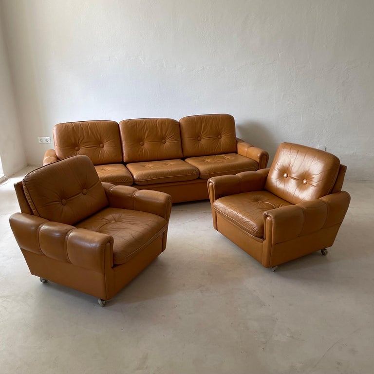 Mid-Century Modern cognac leather sofa daybed & two lounge chairs, Italy 1970s.