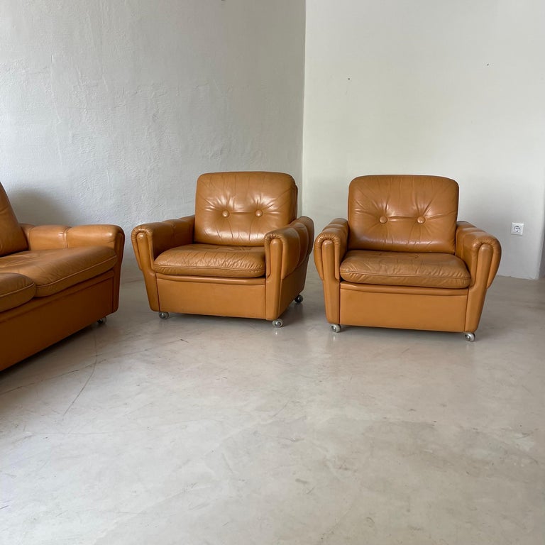 Mid-Century Modern Cognac Leather Sofa Daybed & Two Lounge Chairs, Italy 1970s In Good Condition For Sale In Vienna, AT