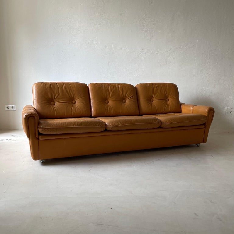 Metal Mid-Century Modern Cognac Leather Sofa Daybed & Two Lounge Chairs, Italy 1970s For Sale