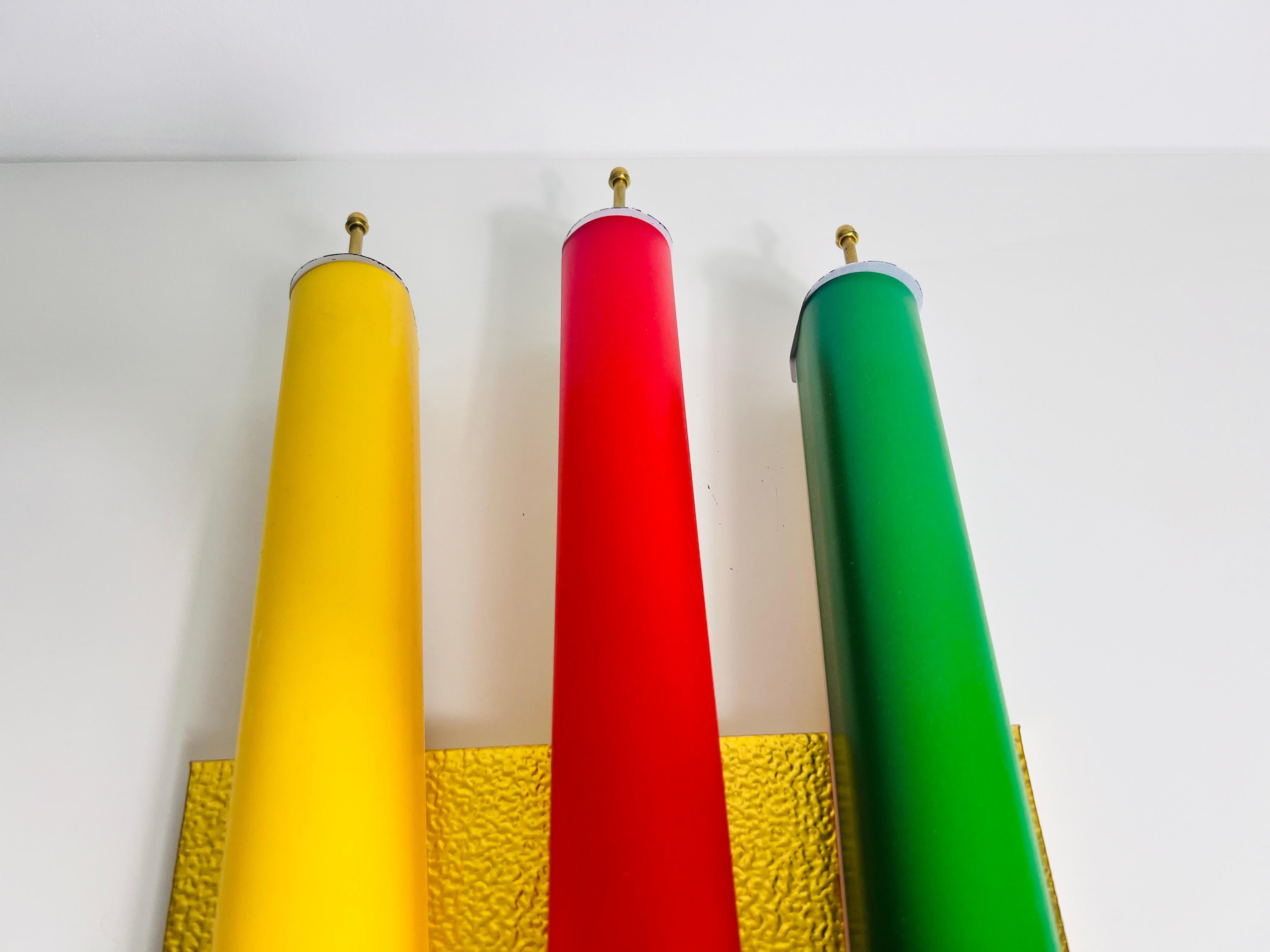 Lámpara de pared colorida de mediados de siglo, Italia, años 60 en venta 5