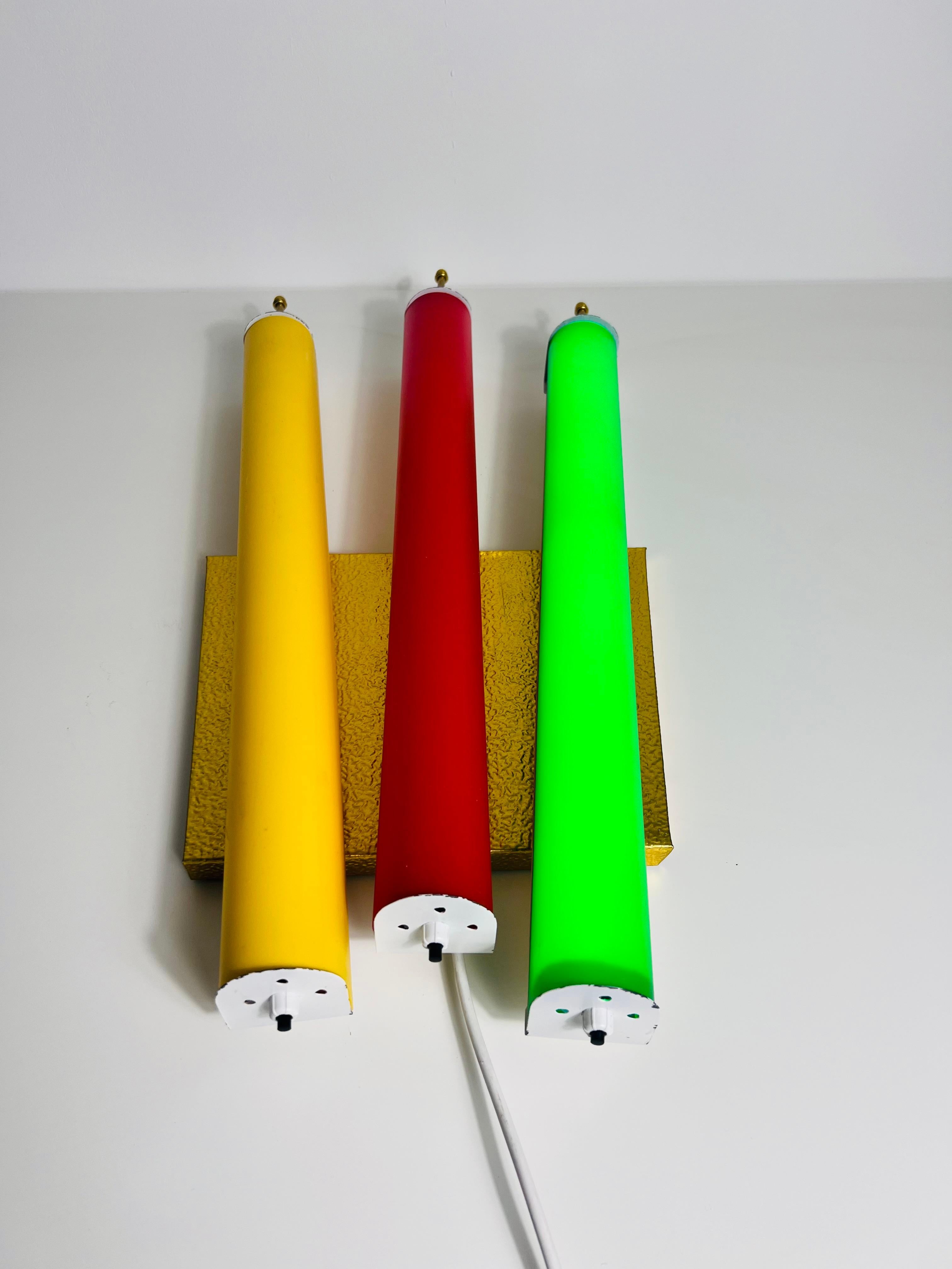 Lámpara de pared colorida de mediados de siglo, Italia, años 60 en venta 8