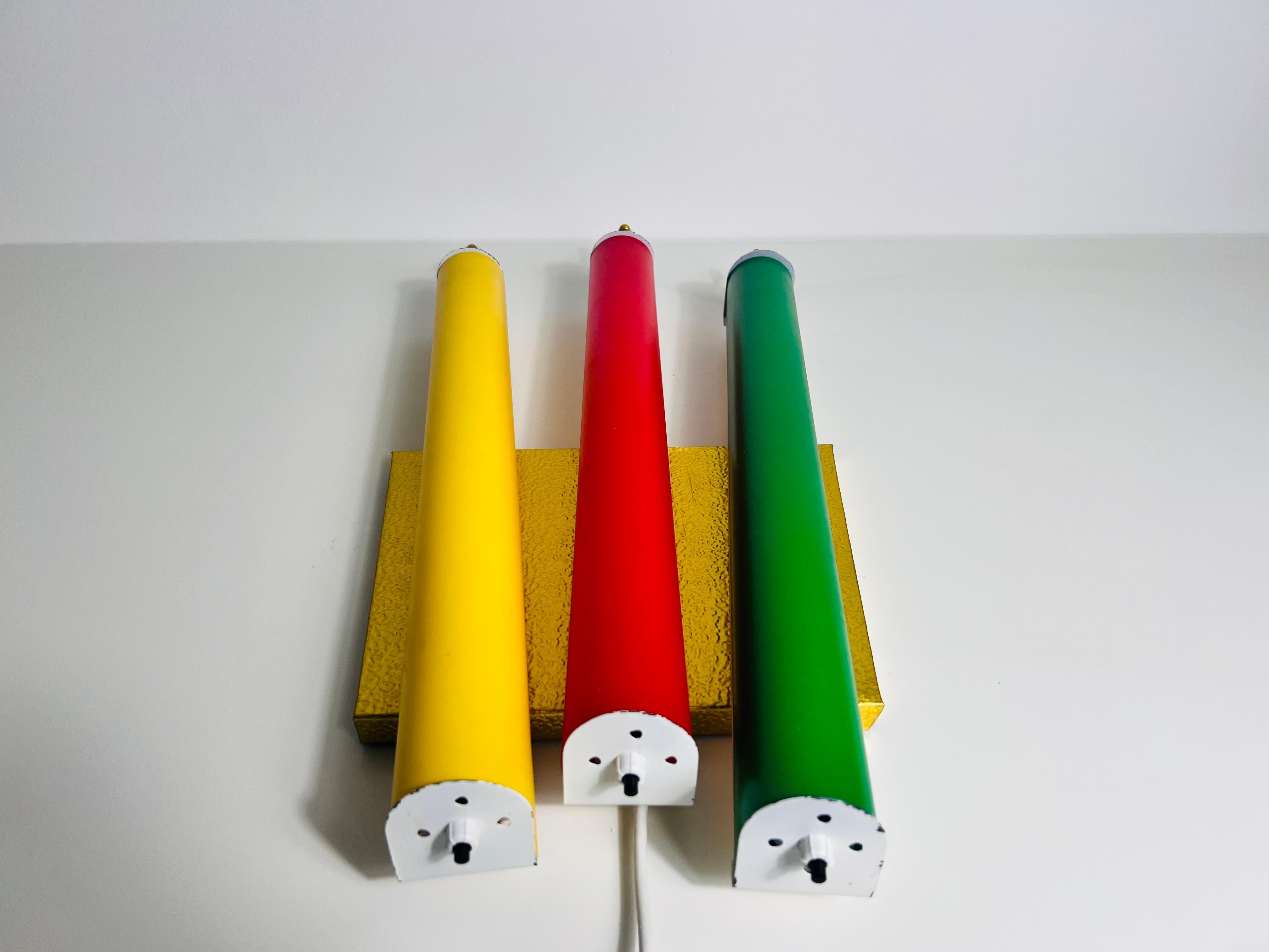 Lámpara de pared colorida de mediados de siglo, Italia, años 60 en venta 1