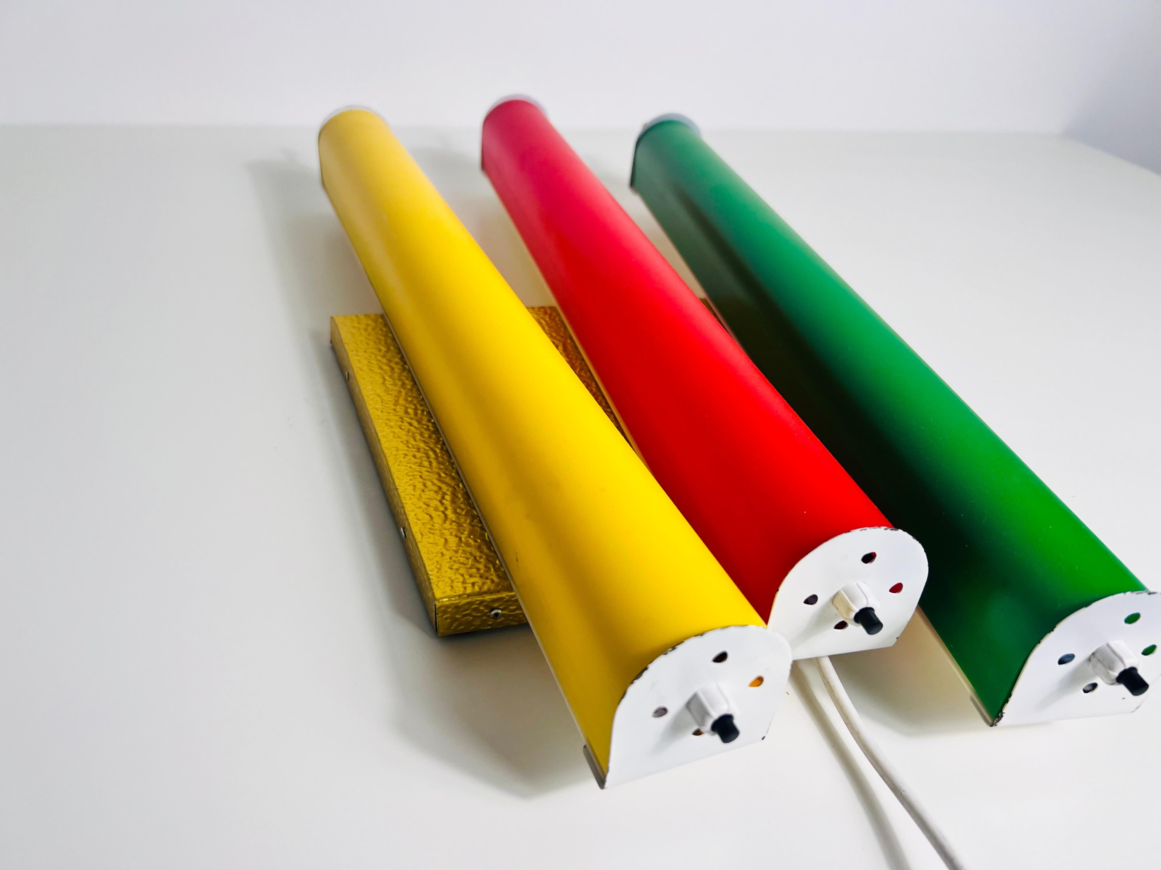 Lámpara de pared colorida de mediados de siglo, Italia, años 60 en venta 2