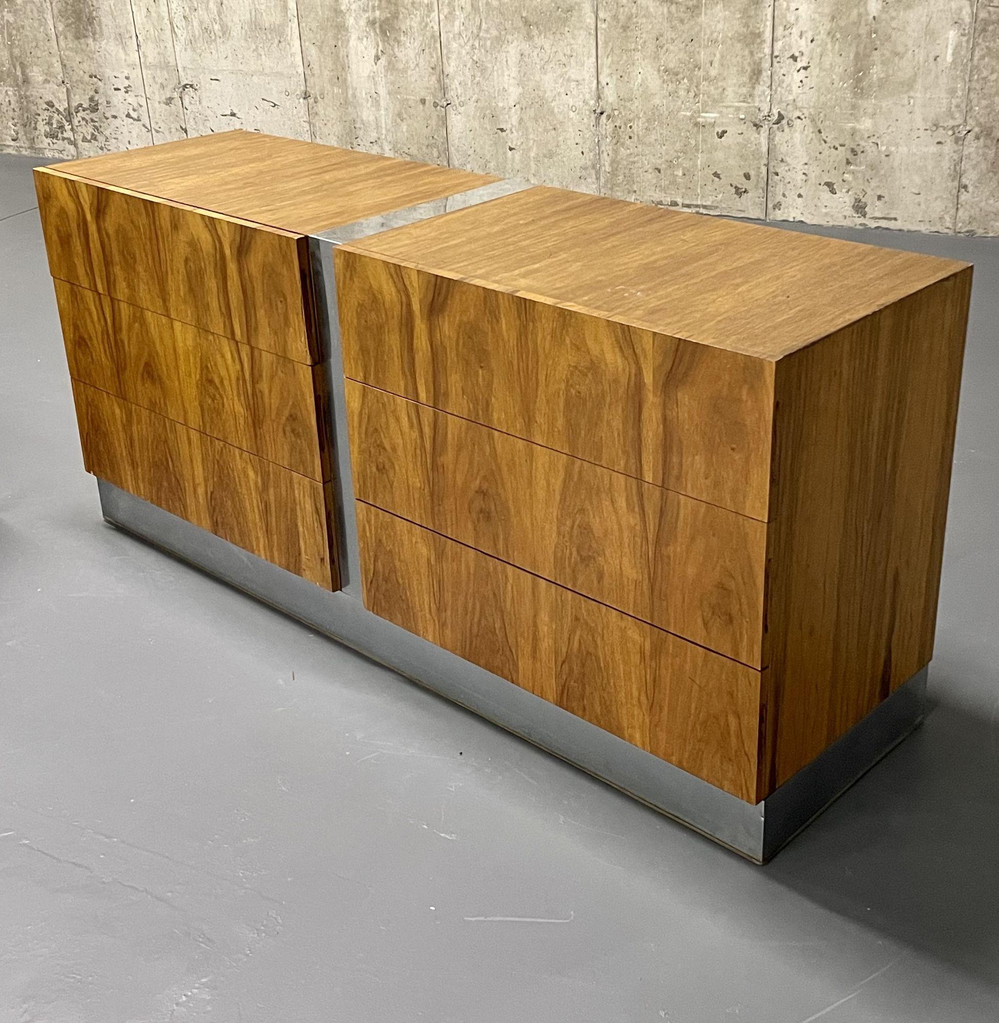 Milo Baughman for Thayer Coggin Commode/Dresser/Nightstand. One of a compatible pair of Chests by this highly regarded duo. This listing is for a single chest. 
 
Compatible pair of chests of drawers by Milo Baughman for Thayer Coggin. Each