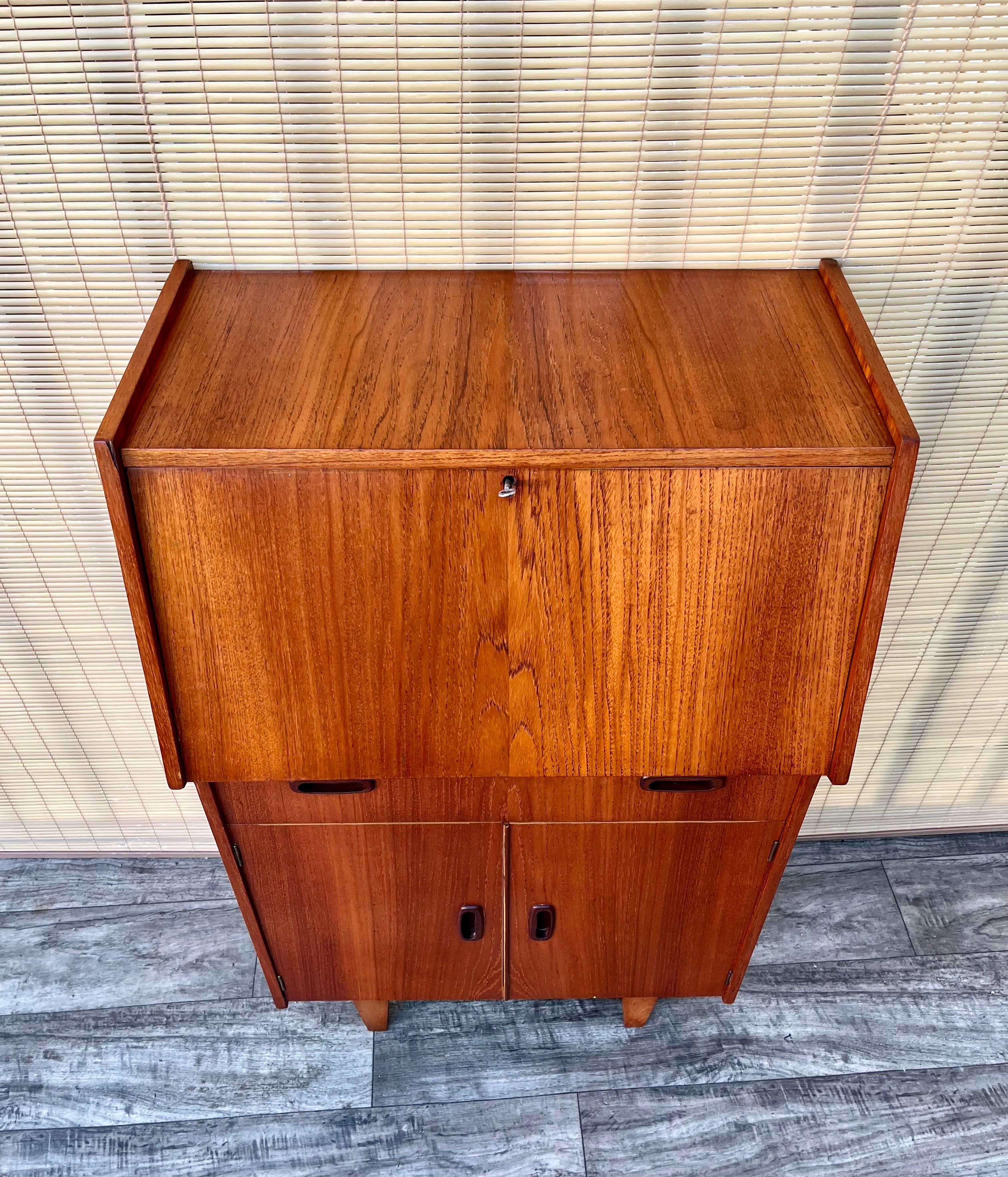 Mid Century Modern Compact Drop Down Secretary Desk . Circa 1960s For Sale 8