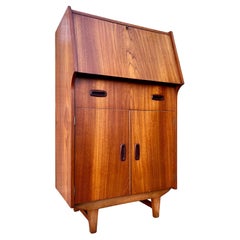 Mid Century Modern Compact Drop Down Secretary Desk . Circa 1960er Jahre