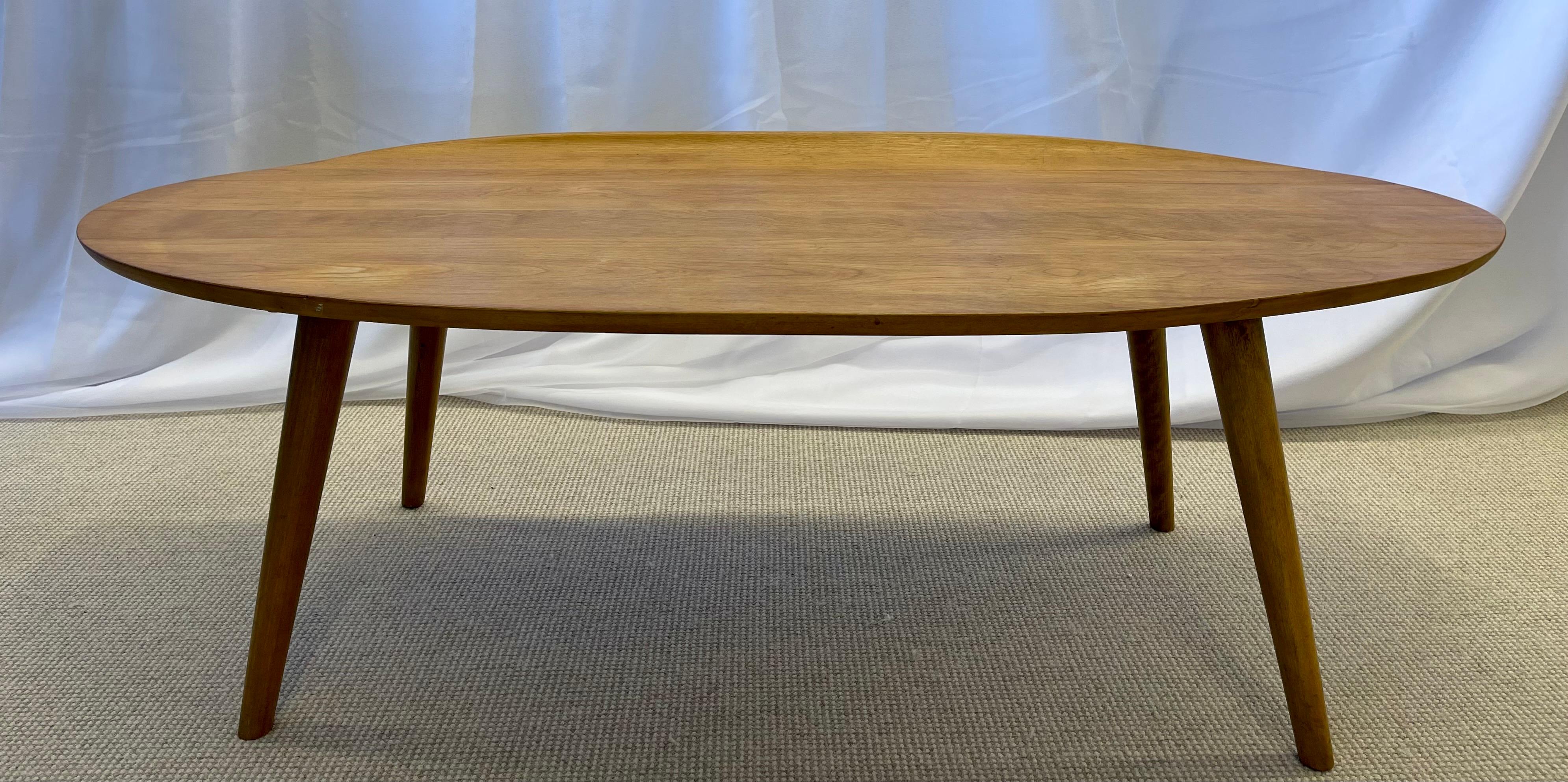 Table basse Conant Ball de style moderne du milieu du siècle dernier conçue par Russel Wright Bon état - En vente à Stamford, CT