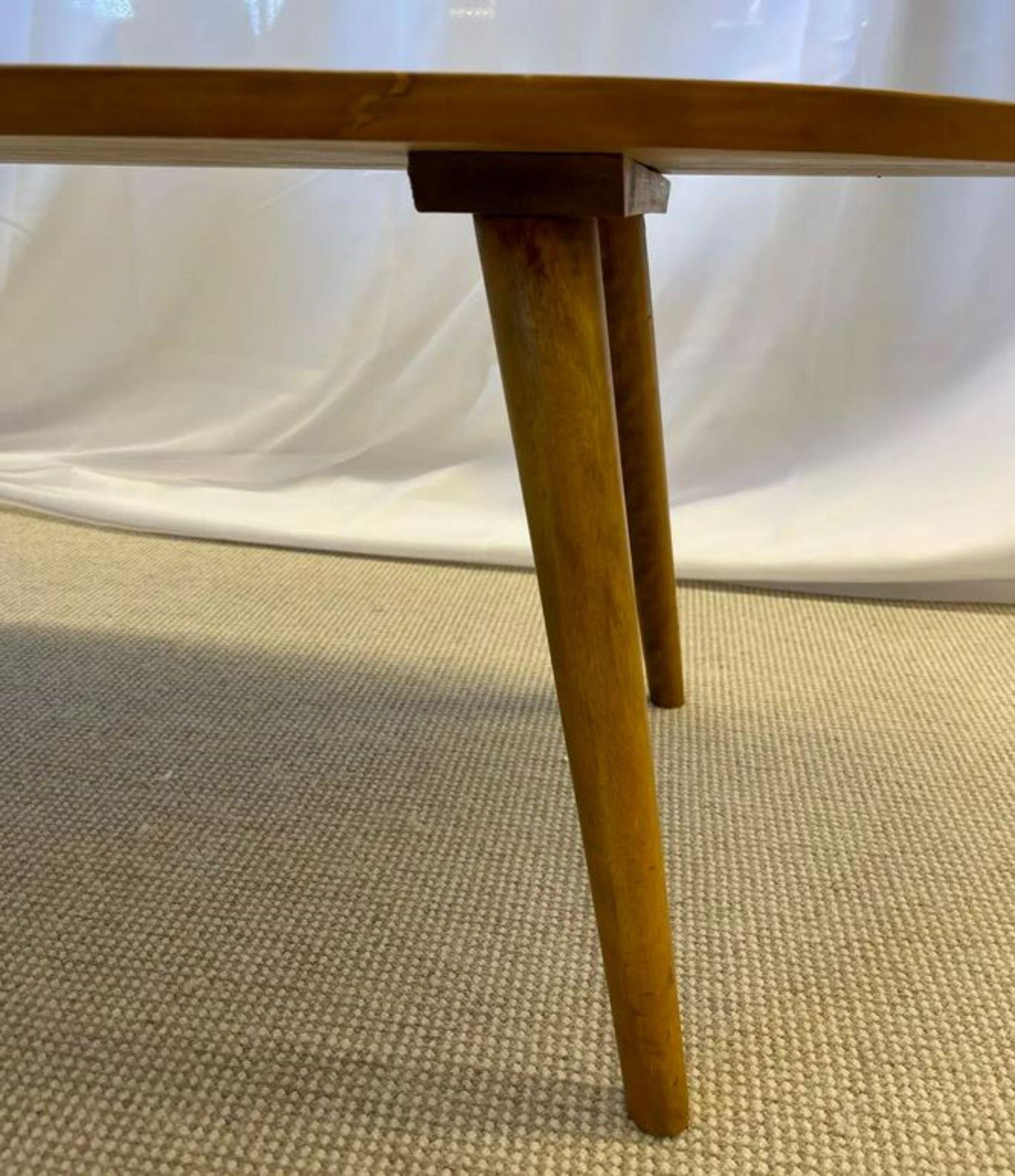 Milieu du XXe siècle Table basse Conant Ball conçue par Russel Wright, datant du milieu du siècle dernier en vente