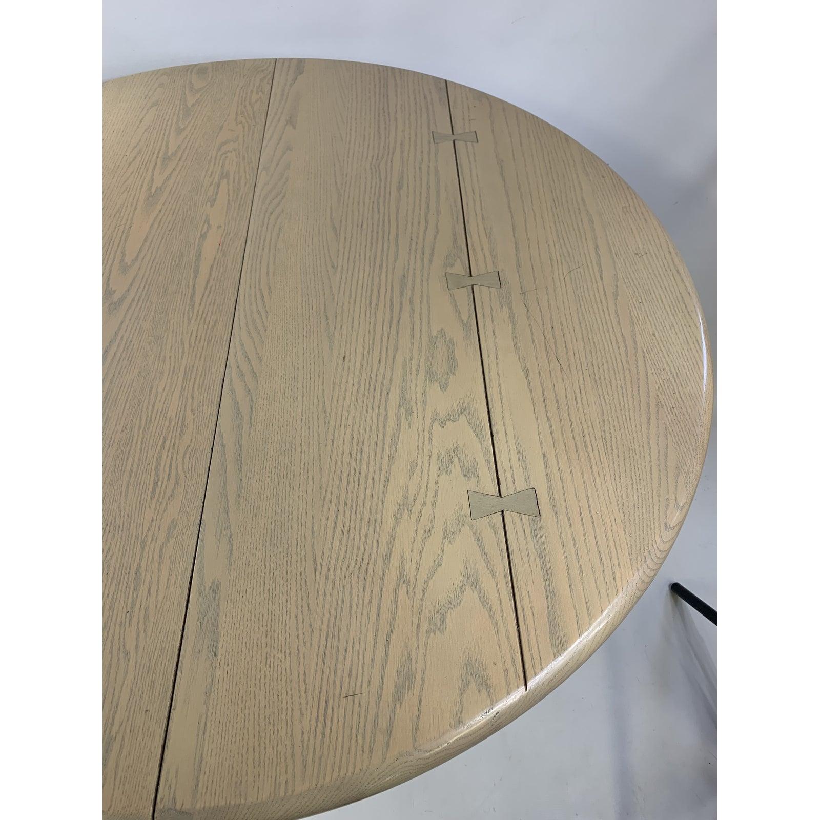 Very nice solid oak mid-century Conant Ball round pedestal table. Table also comes with 2 leaves. Please see the pictures for added description.