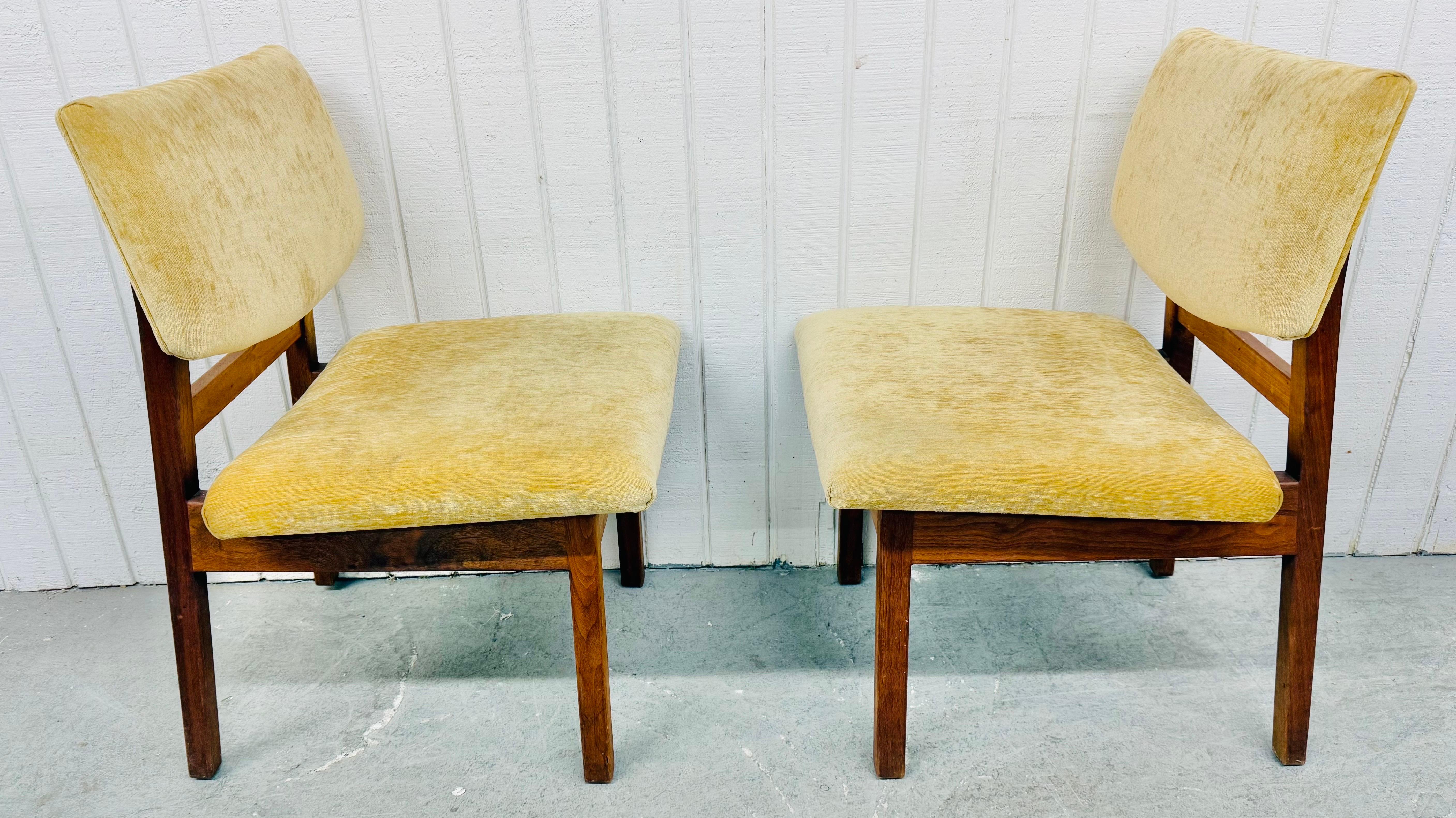 Mid-Century Modern Conant Ball Walnut Side Chairs - Set of 2 In Good Condition In Clarksboro, NJ