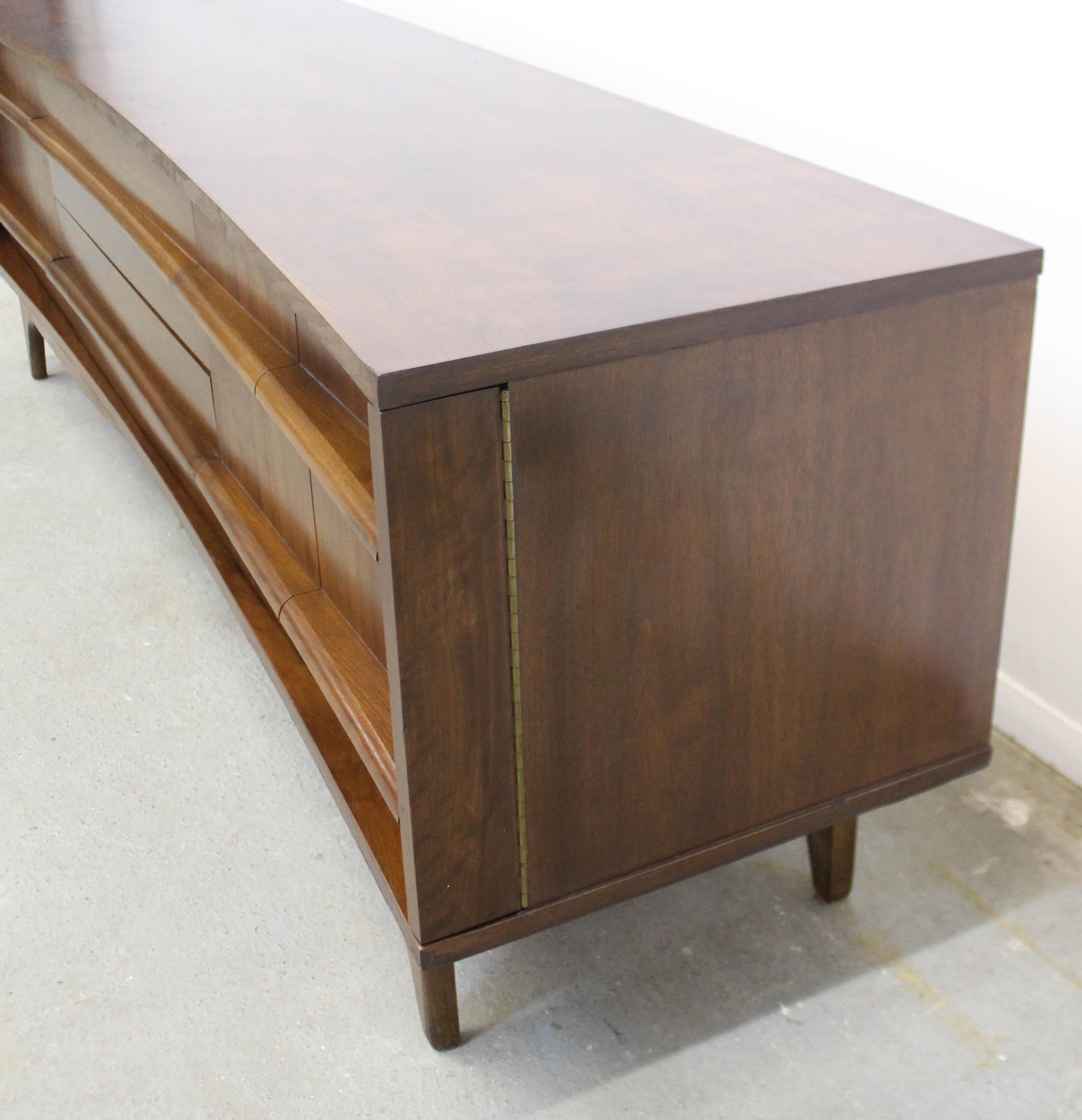  Mid-Century Modern Concave Front Walnut Credenza by Young Mfg. Co. In Good Condition In Wilmington, DE