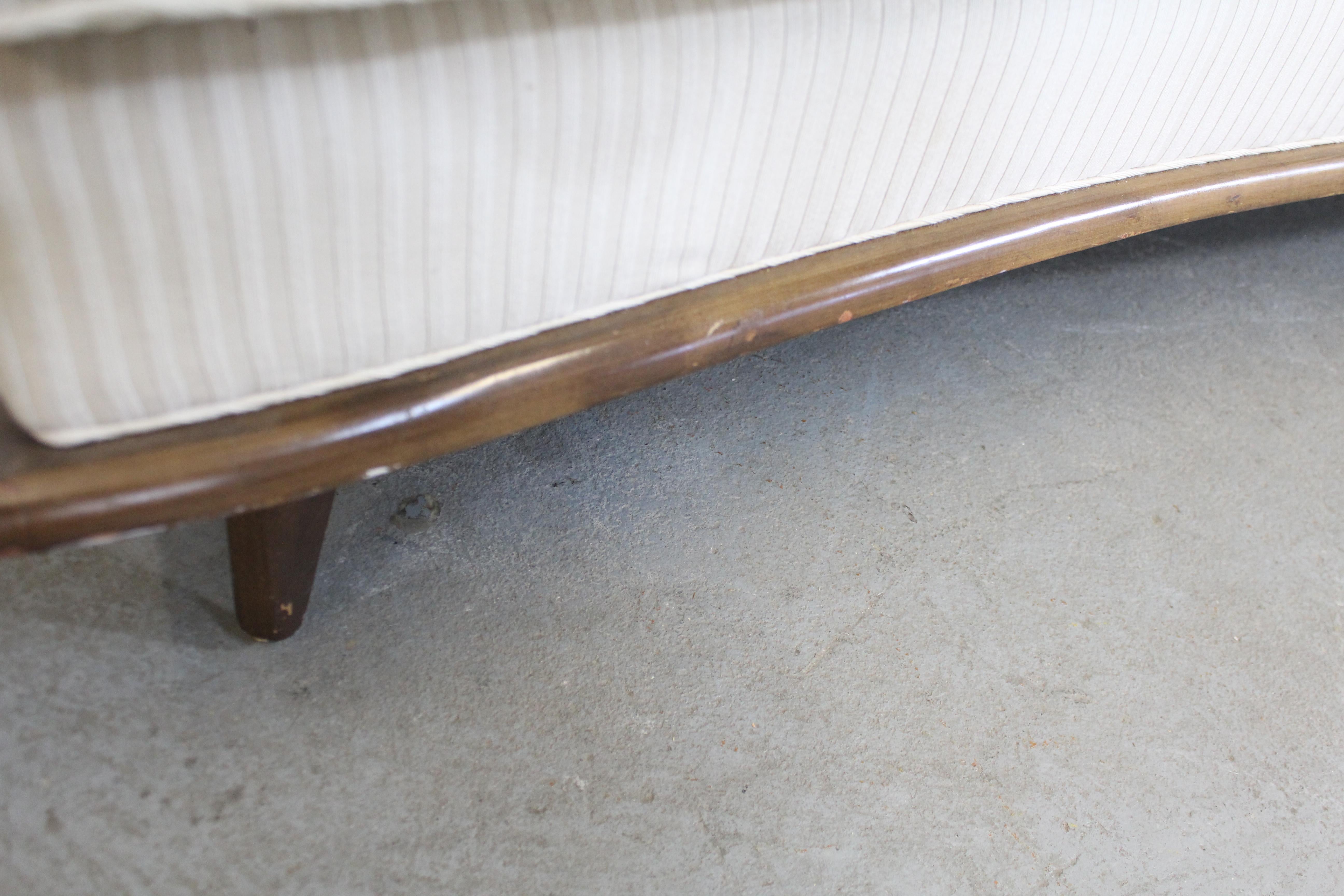 Mid-Century Modern Concave-Front White Sofa on Wood Base In Good Condition In Wilmington, DE