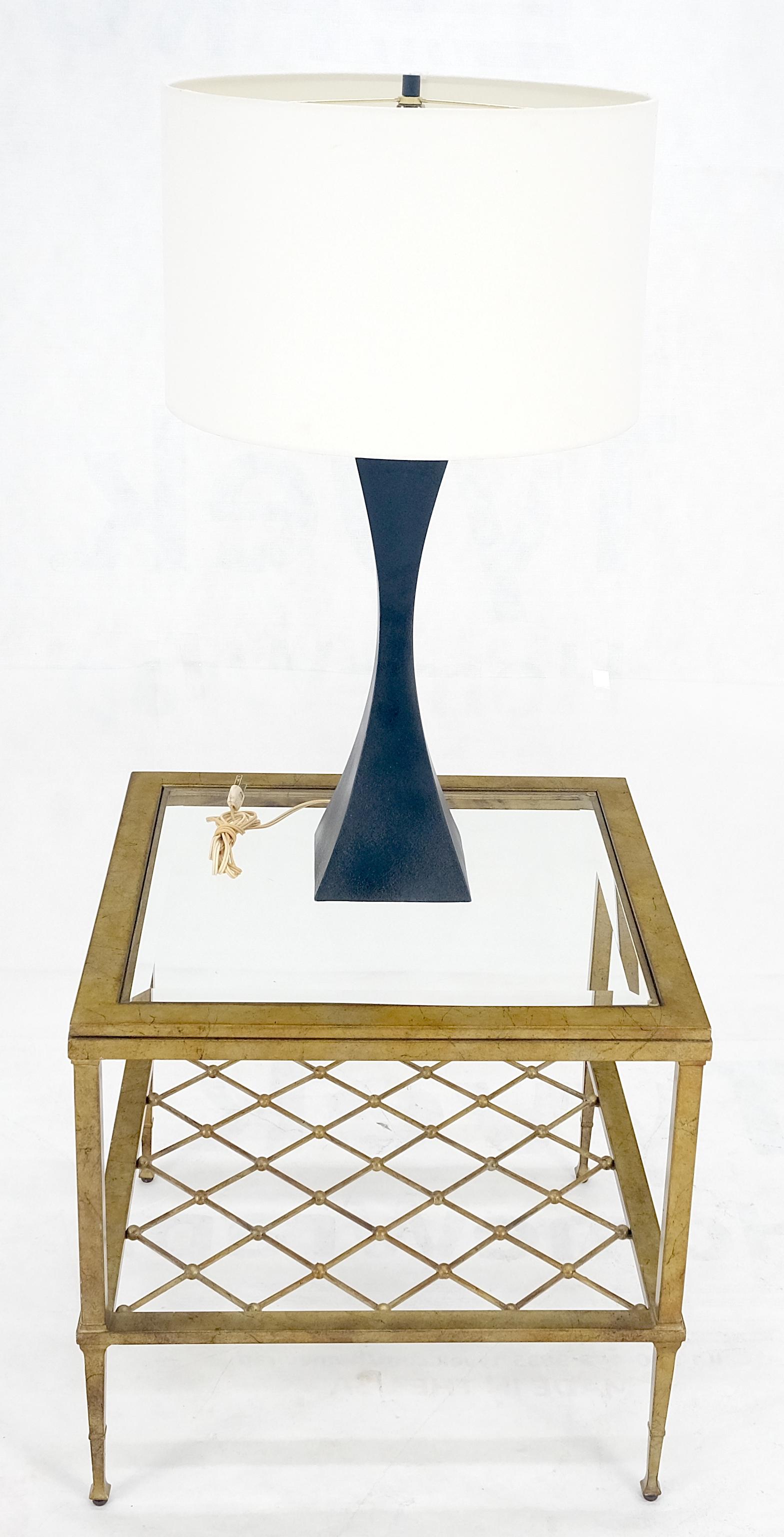 Paire de tables d'appoint carrées à plateau de verre en métal doré MINT !