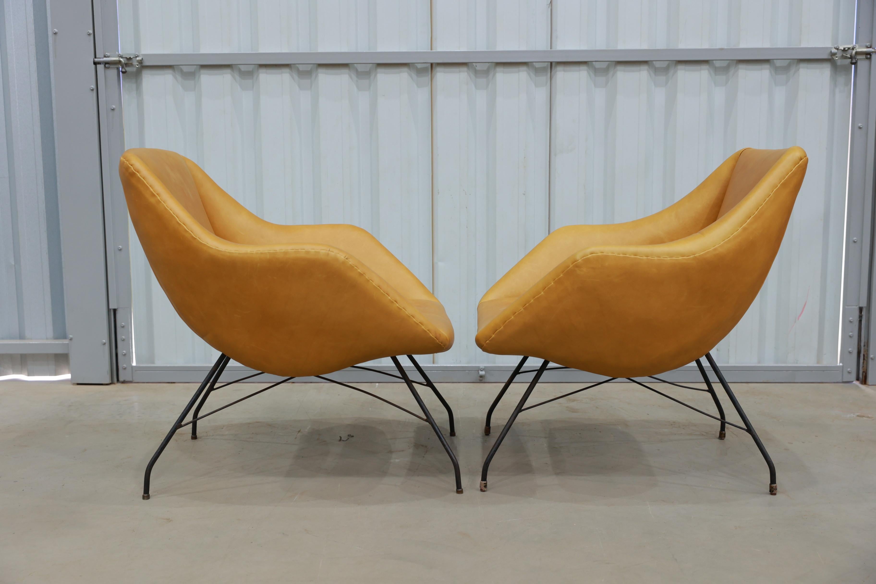 Mid Century Modern Concha Armchairs in Leather & Metal by Carlo Hauner, c. 1950 In Good Condition In New York, NY