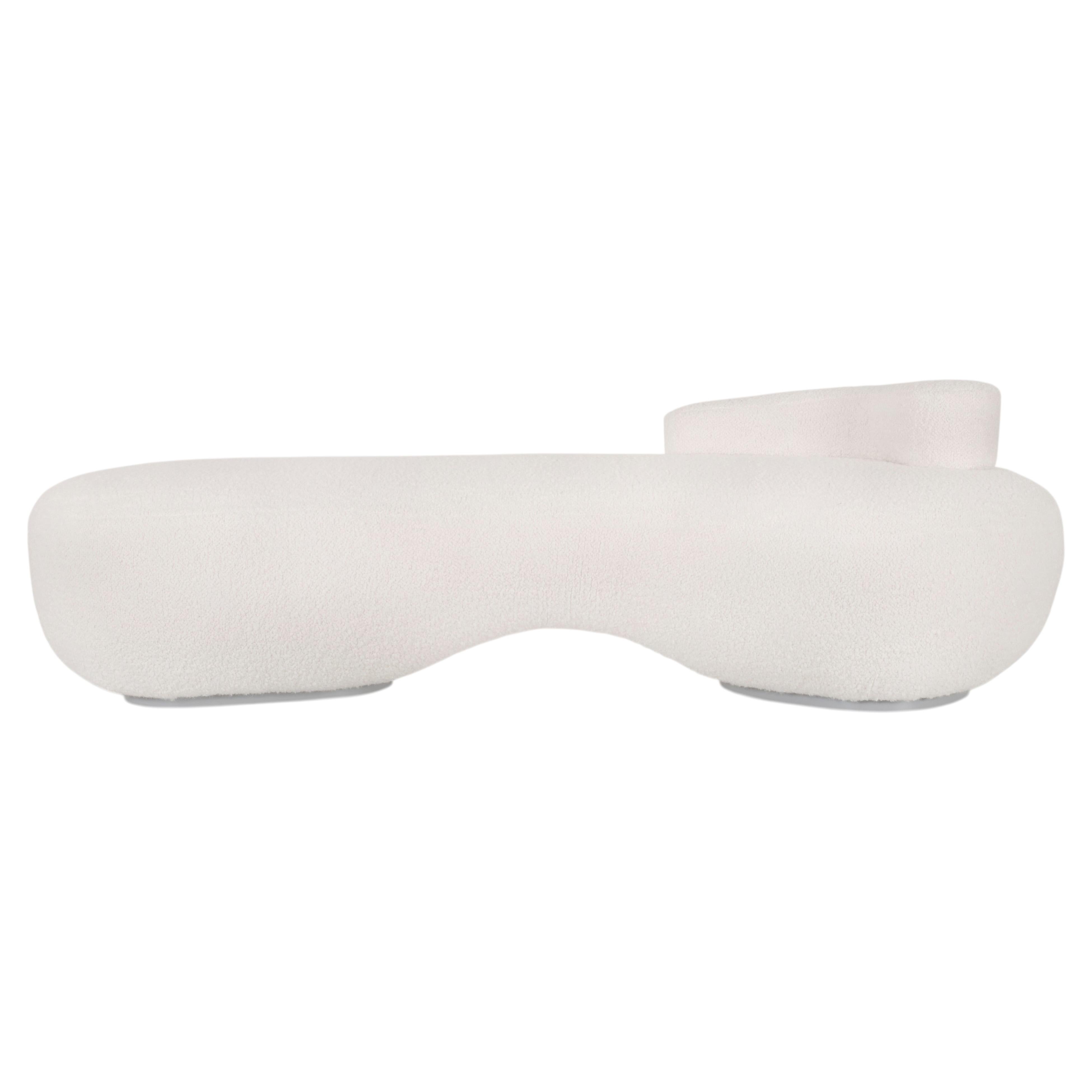 Lit de jour Conchula, moderne du milieu du siècle, bouclette blanche, fait à la main par Greenapple en vente