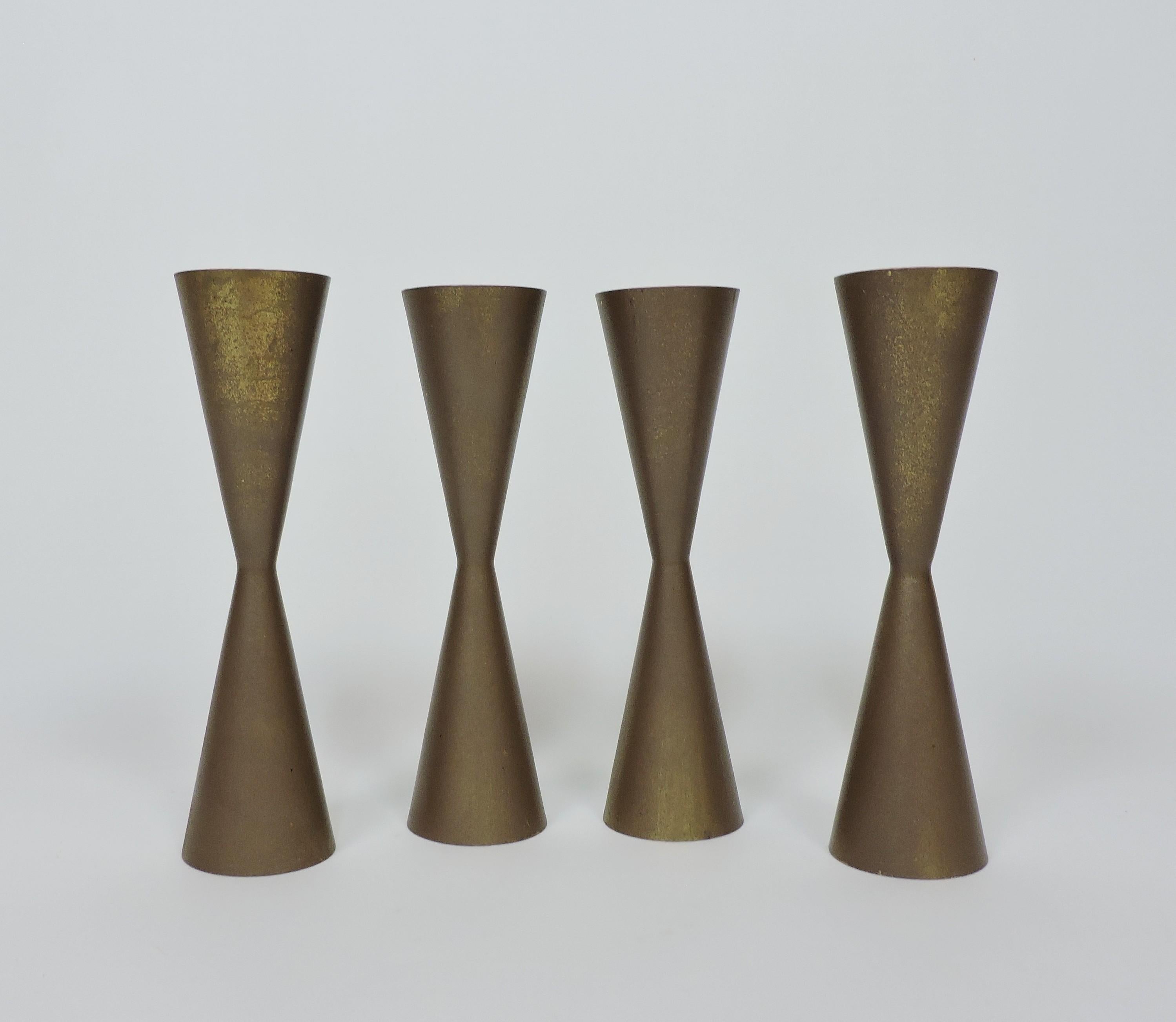 Portacandele a cono in ottone del Mid Century Modern, due set disponibili in vendita 6
