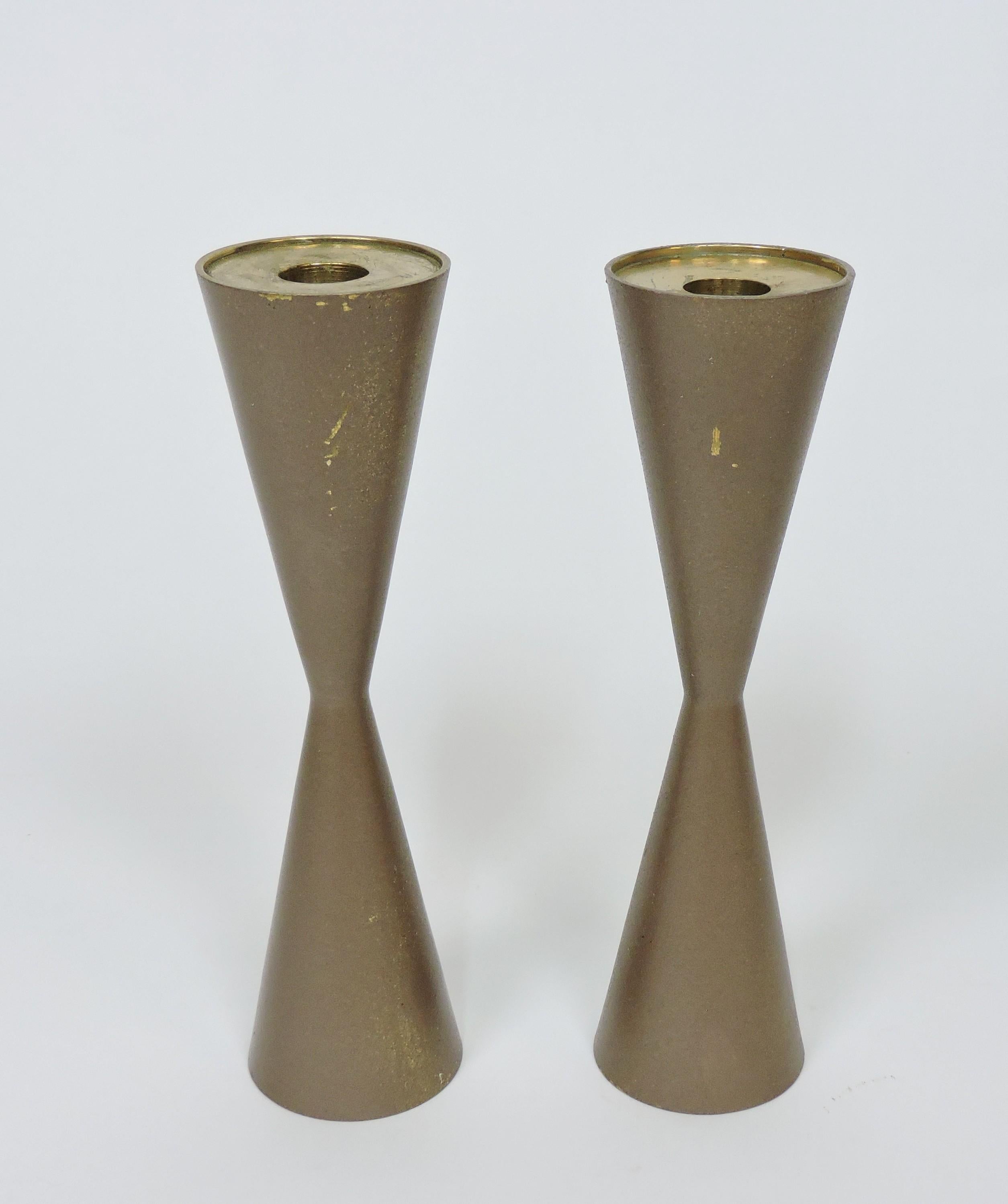 Mid-Century moderno Portacandele a cono in ottone del Mid Century Modern, due set disponibili in vendita