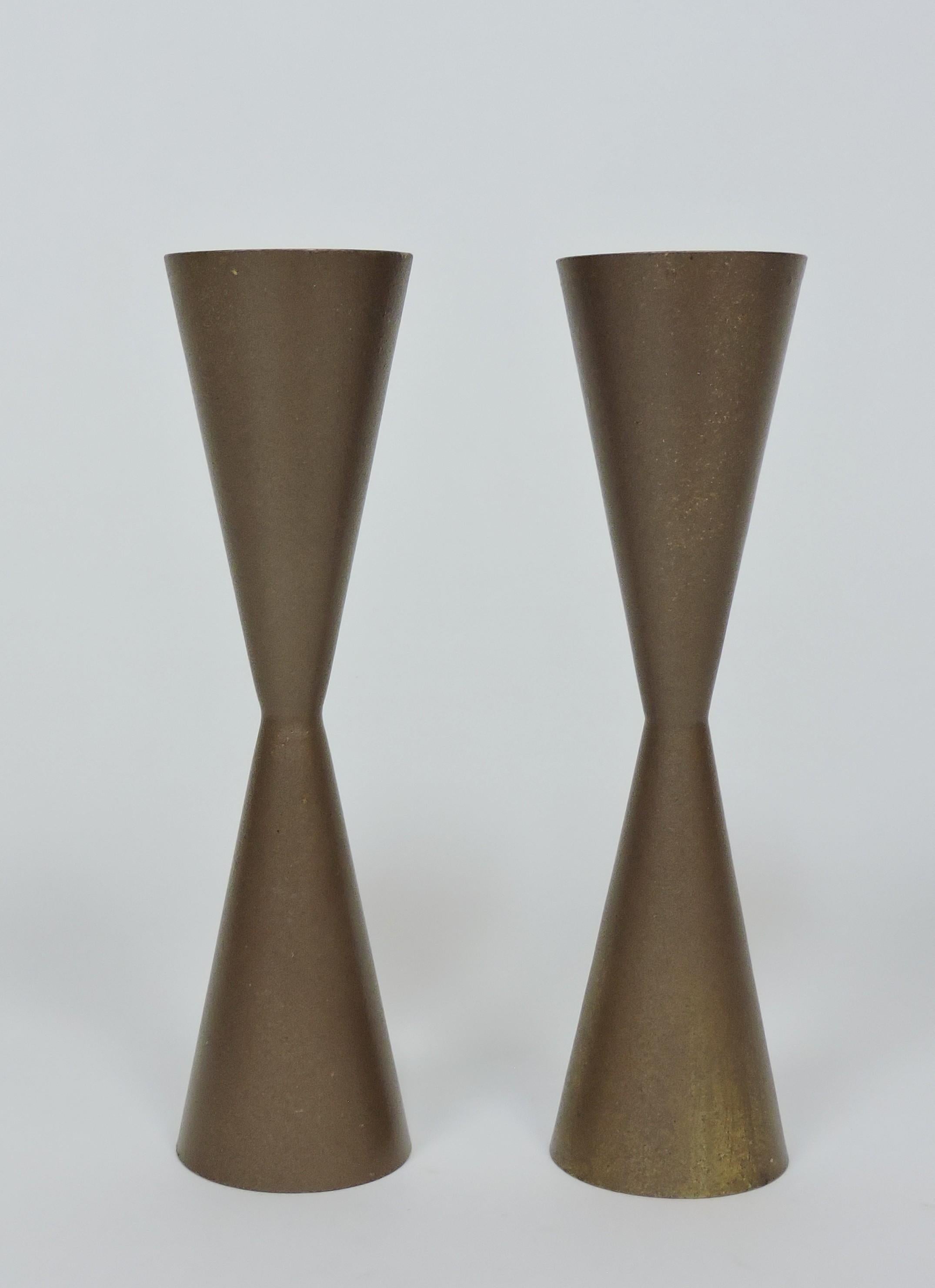 Portacandele a cono in ottone del Mid Century Modern, due set disponibili in vendita 1