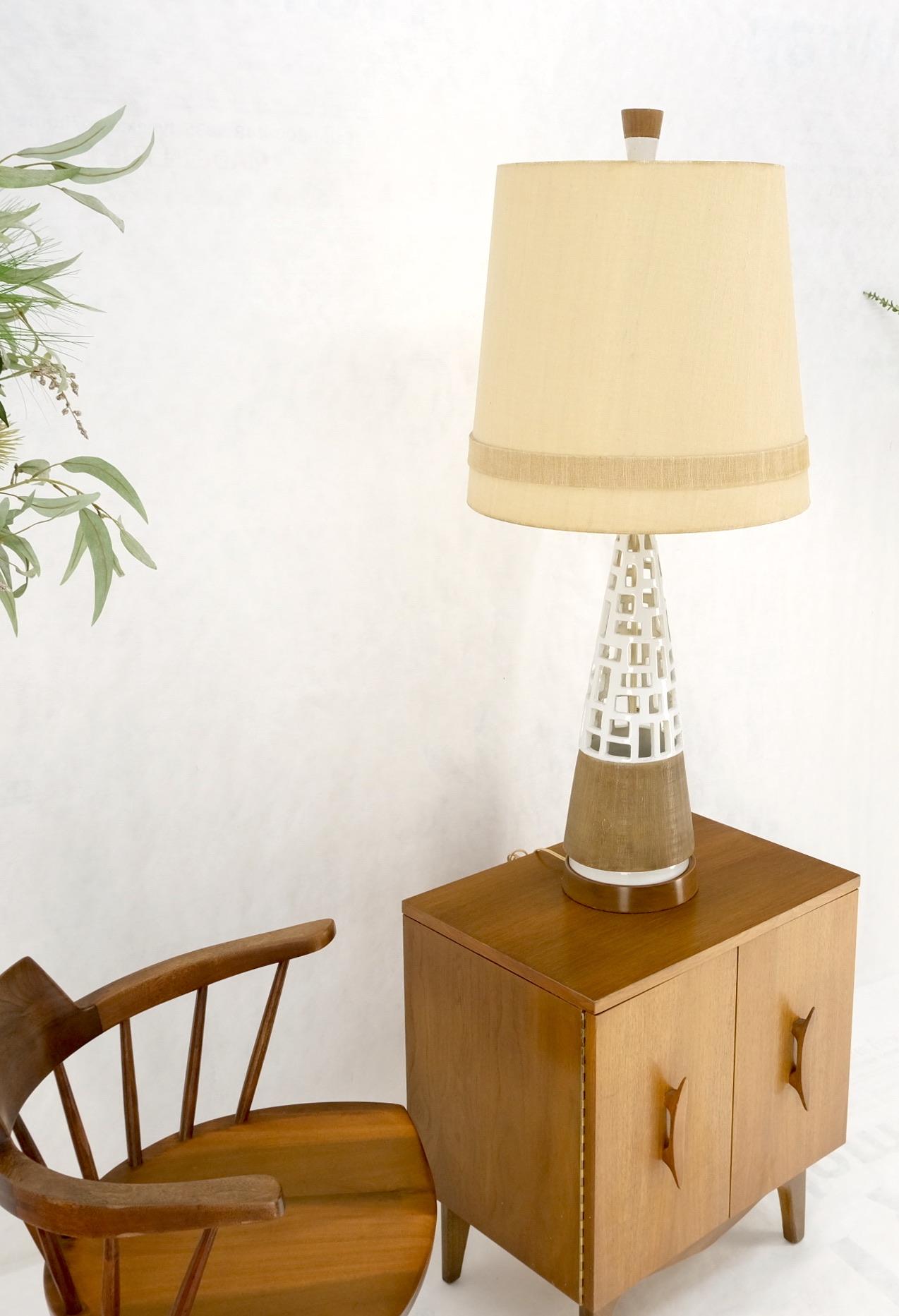 Mid-Century Modern Cone Shape Geometrical Pattern Pierce Pattern Base Table Lamp For Sale 6