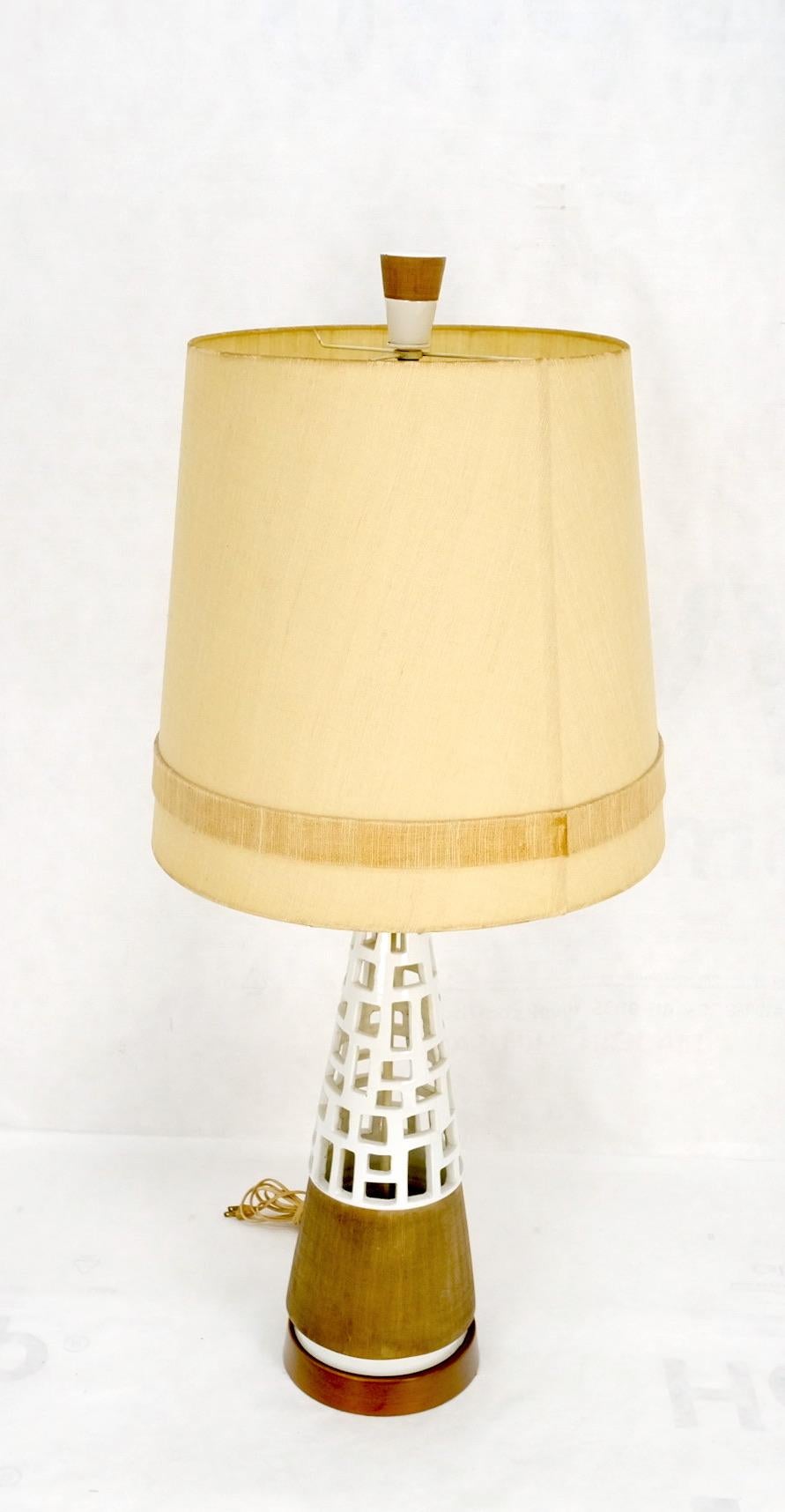 20th Century Mid-Century Modern Cone Shape Geometrical Pattern Pierce Pattern Base Table Lamp For Sale