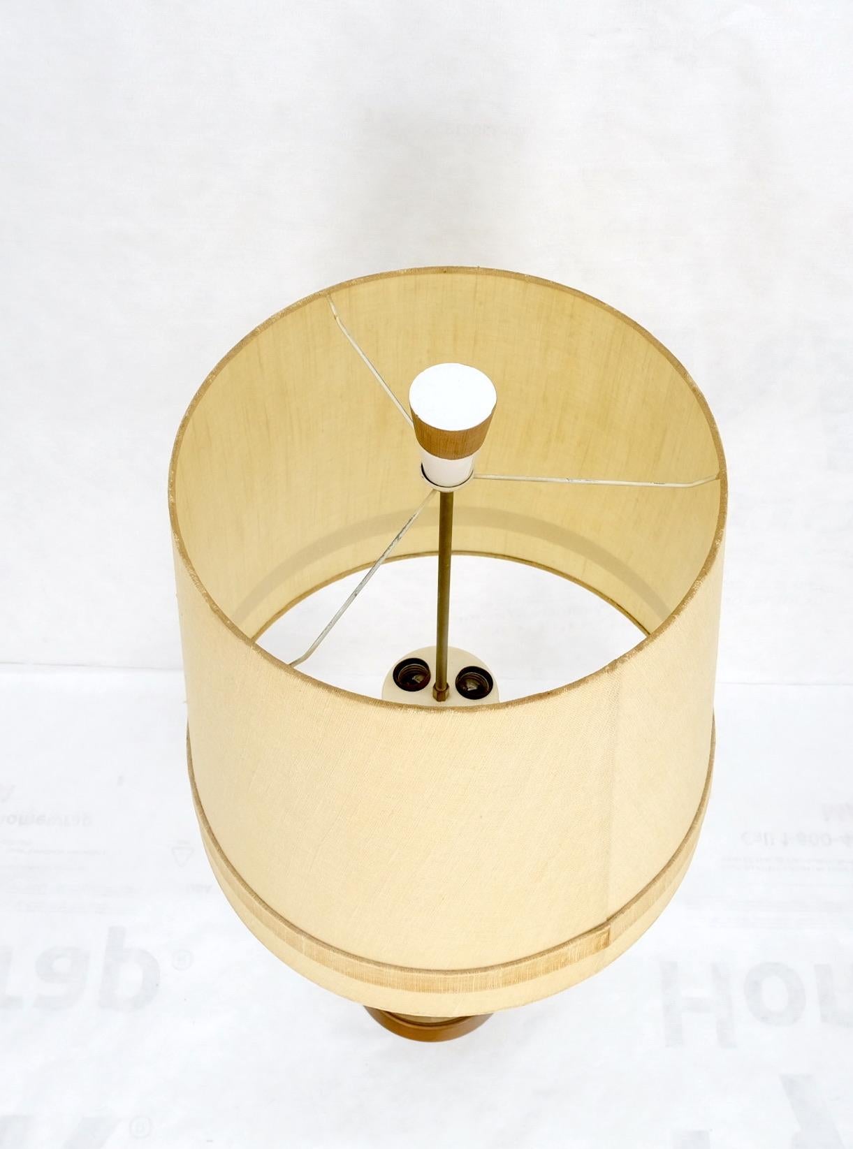 Porcelain Mid-Century Modern Cone Shape Geometrical Pattern Pierce Pattern Base Table Lamp For Sale