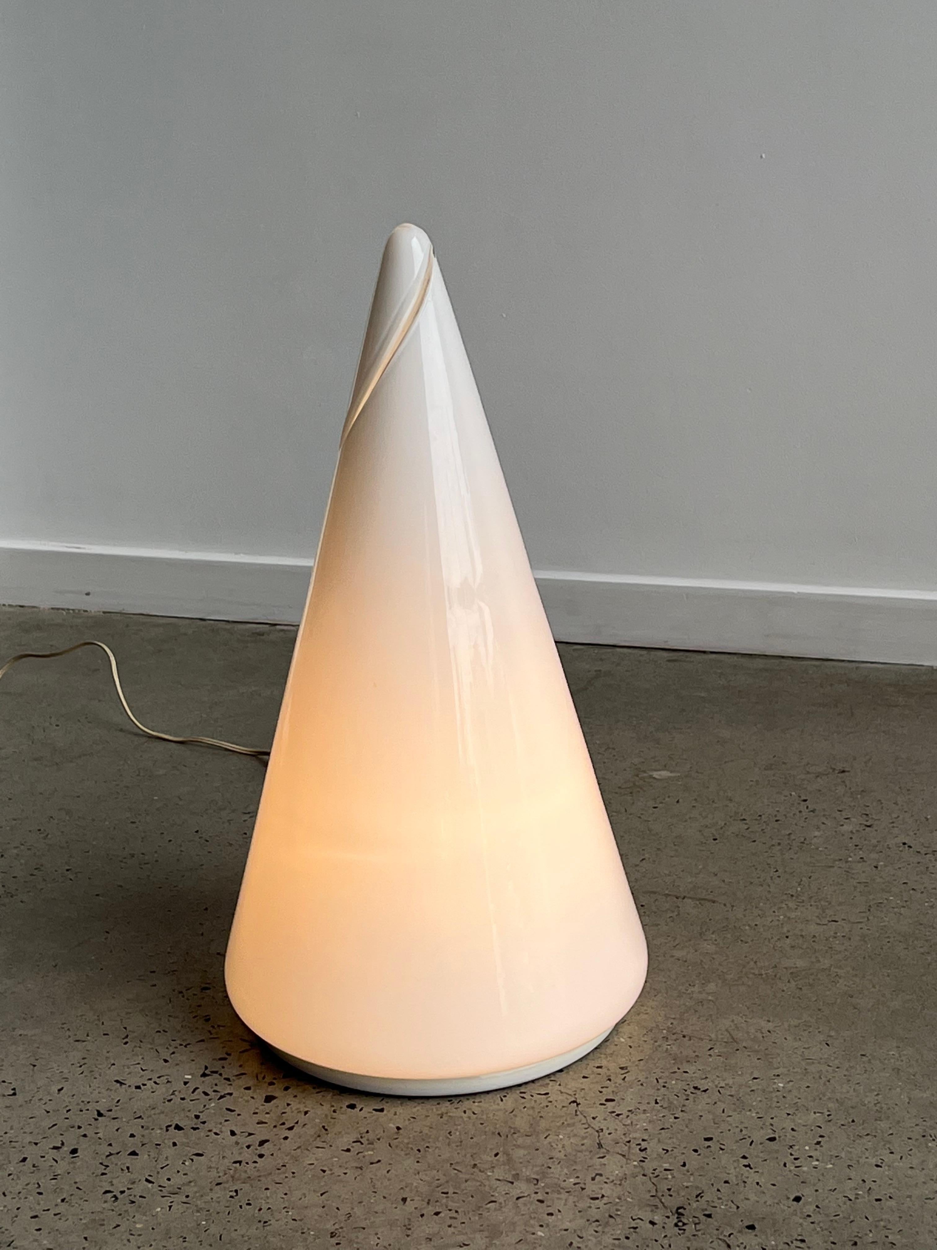 Elegant cone lamp in Murano glass 1970s 
Space Age lamp in really good condition.