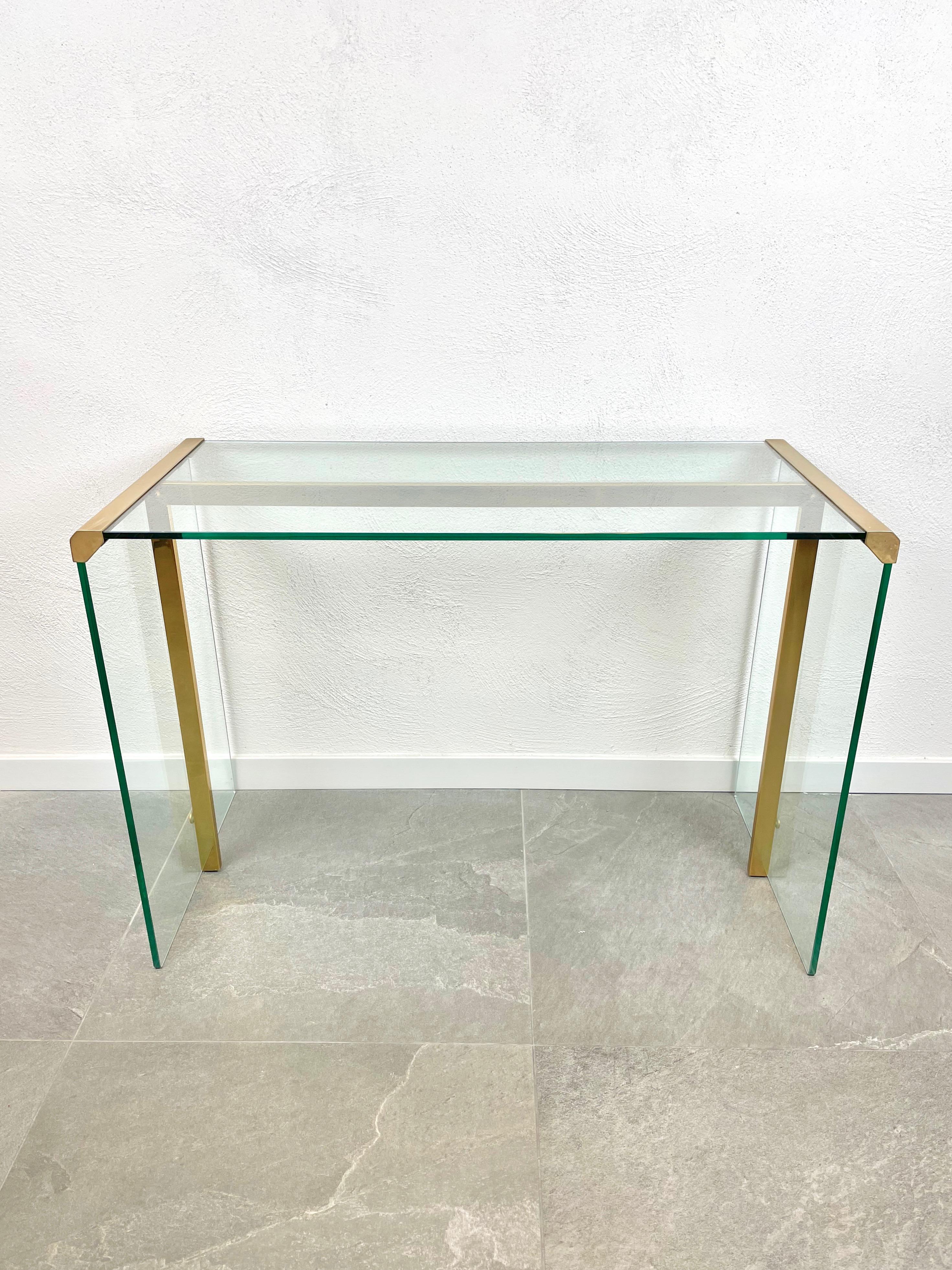 1970s Italian console table in glass and brass details by Gallotti & Radice.