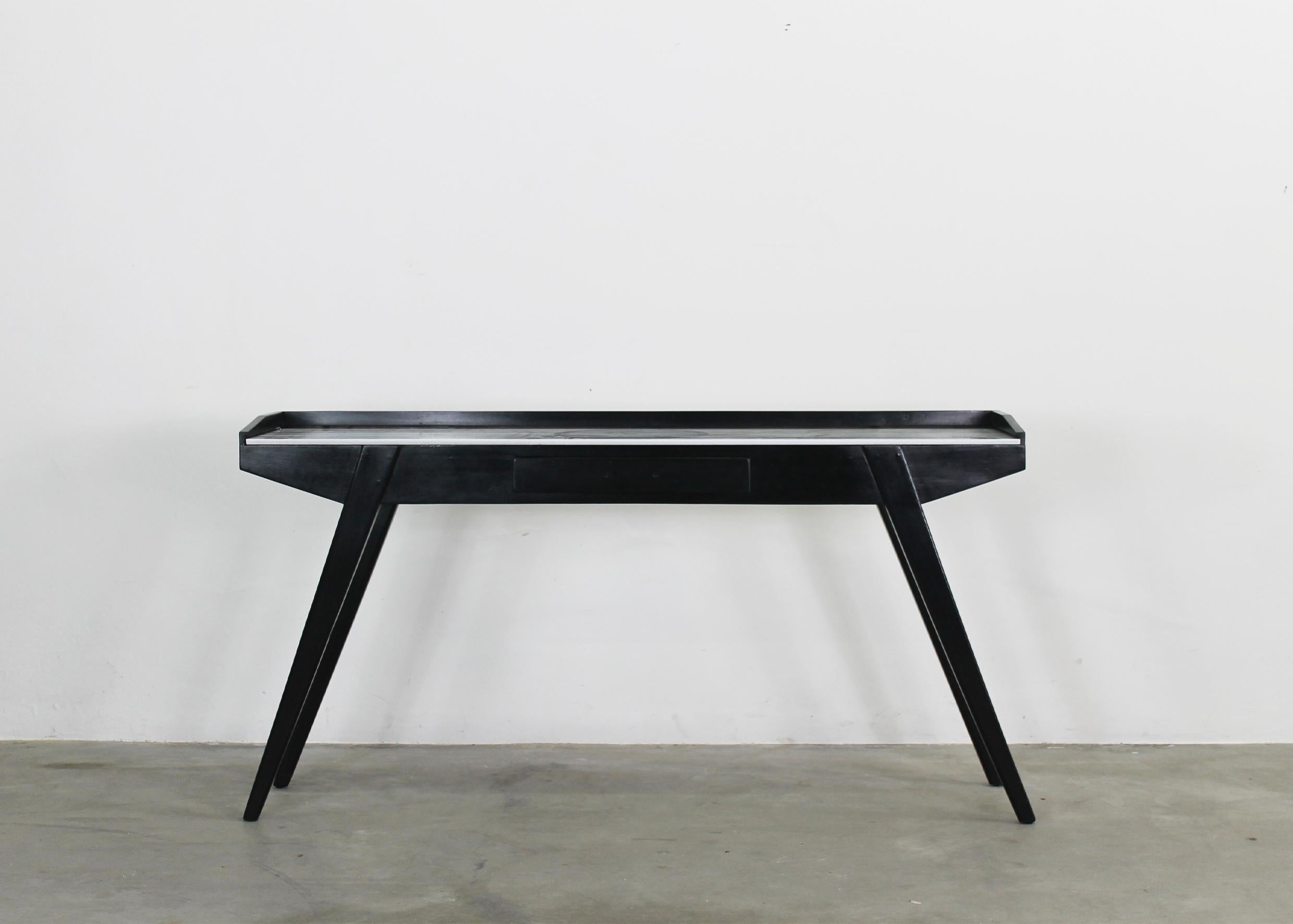 A Mid-Century Modern console table with a structure in black lacquered wood and a tabletop in Zebrino marble, Italian manufacture from the 1950s.

The console table presents a single drawer on the frontal part.

The Zebrino marble is typical from
