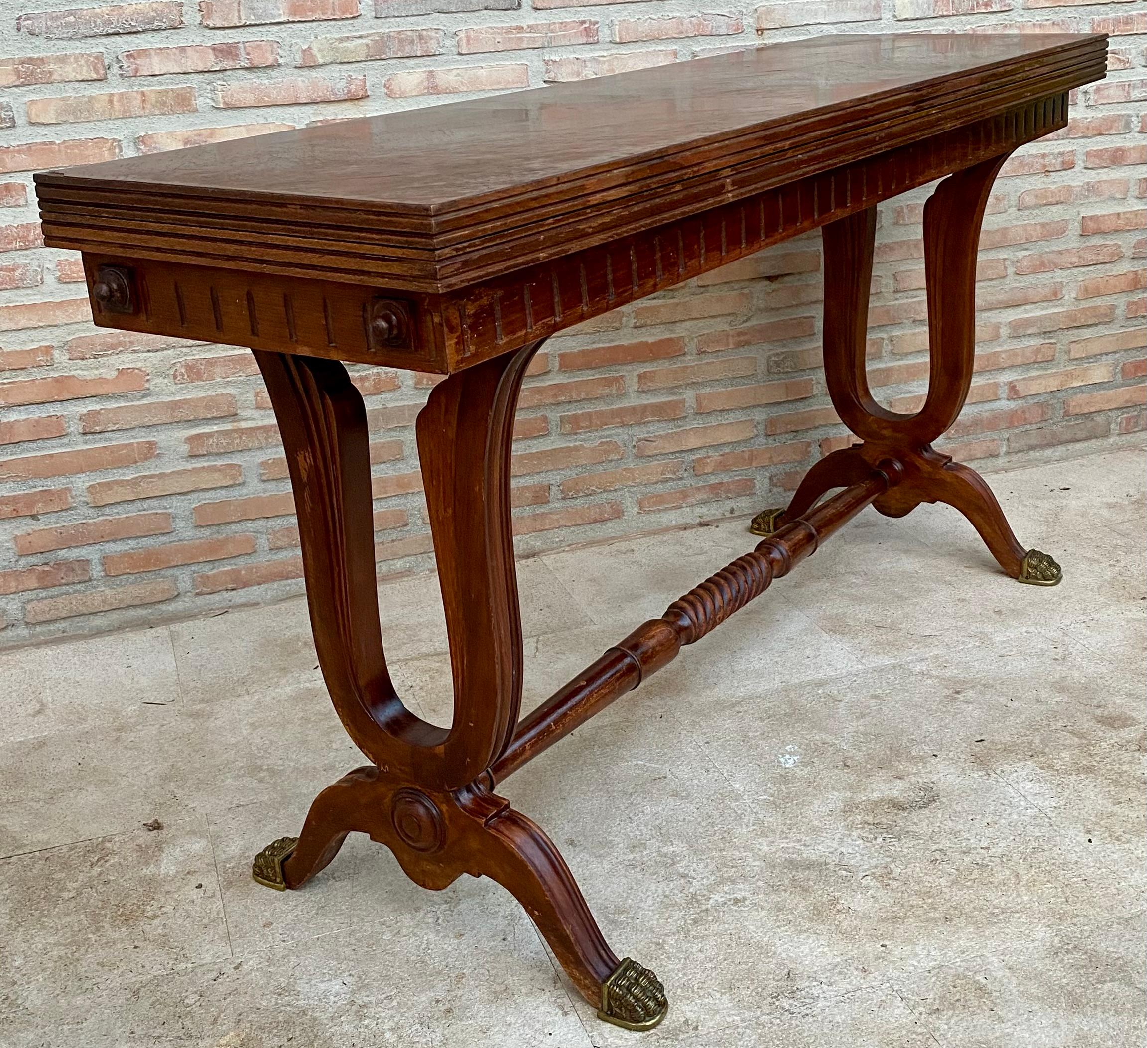 Noyer Table de salle à manger convertible moderne du milieu du siècle dernier avec pieds à griffes en bronze, années 1950 en vente