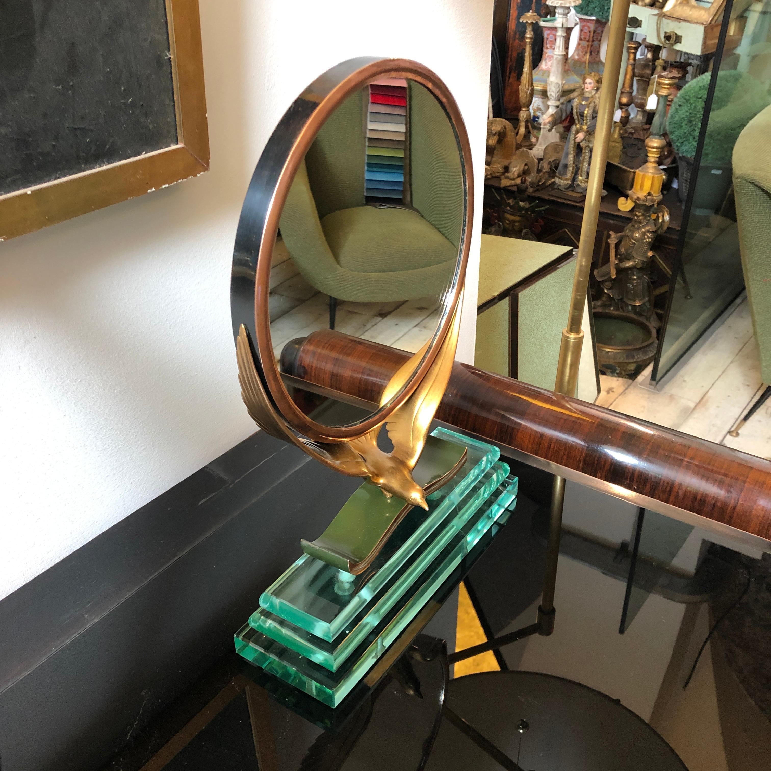 Brass An Elegant 1940s Fontana Arte Style Mid-Century Modern Italian Table Mirror For Sale
