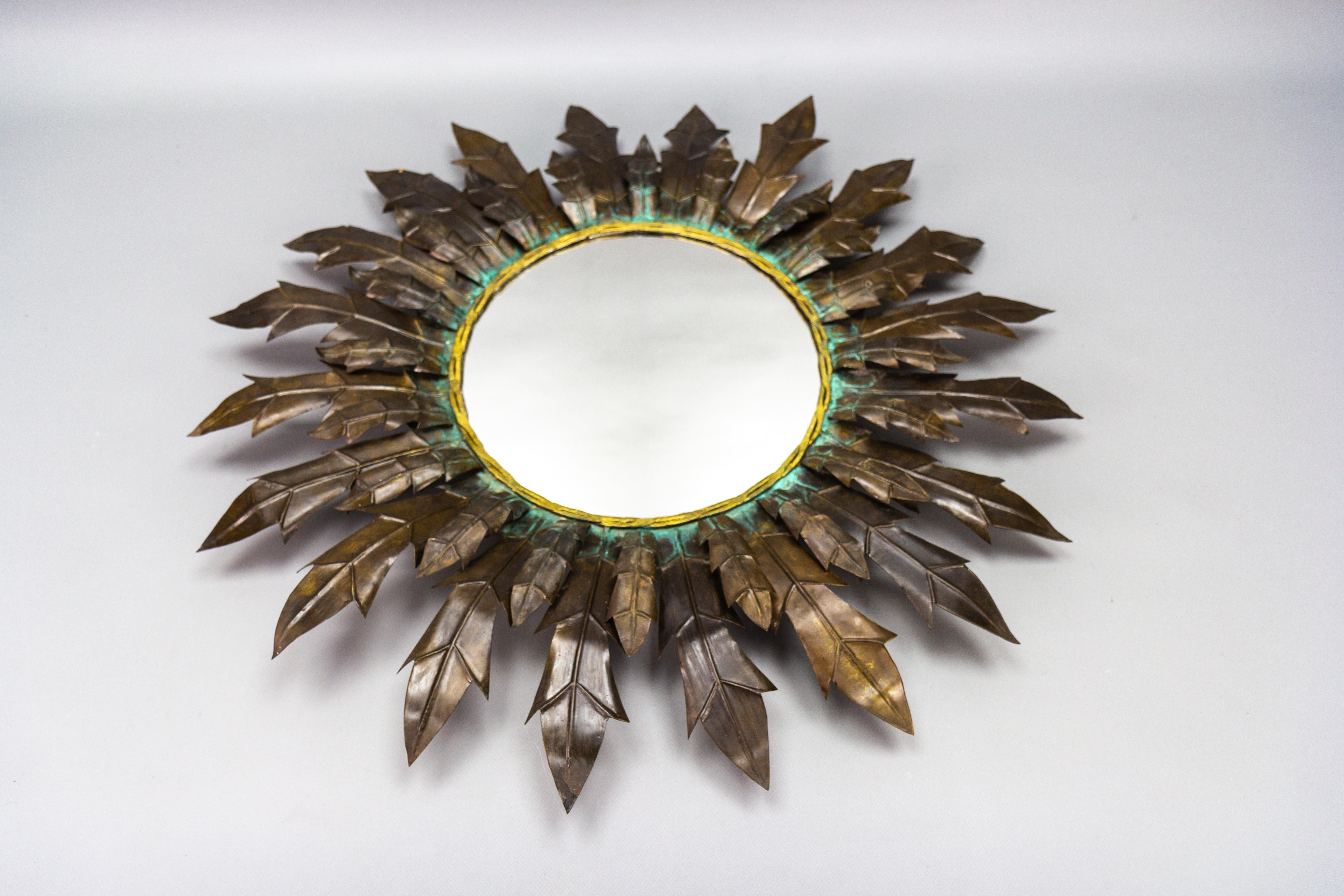 Mid-Century Modern Copper Sheet and Brass Round Sunburst Wall Mirror, 1950s For Sale 4