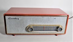Mid-Century Modern Coral Pink Crosley Model T-60 AM Tube Table Radio