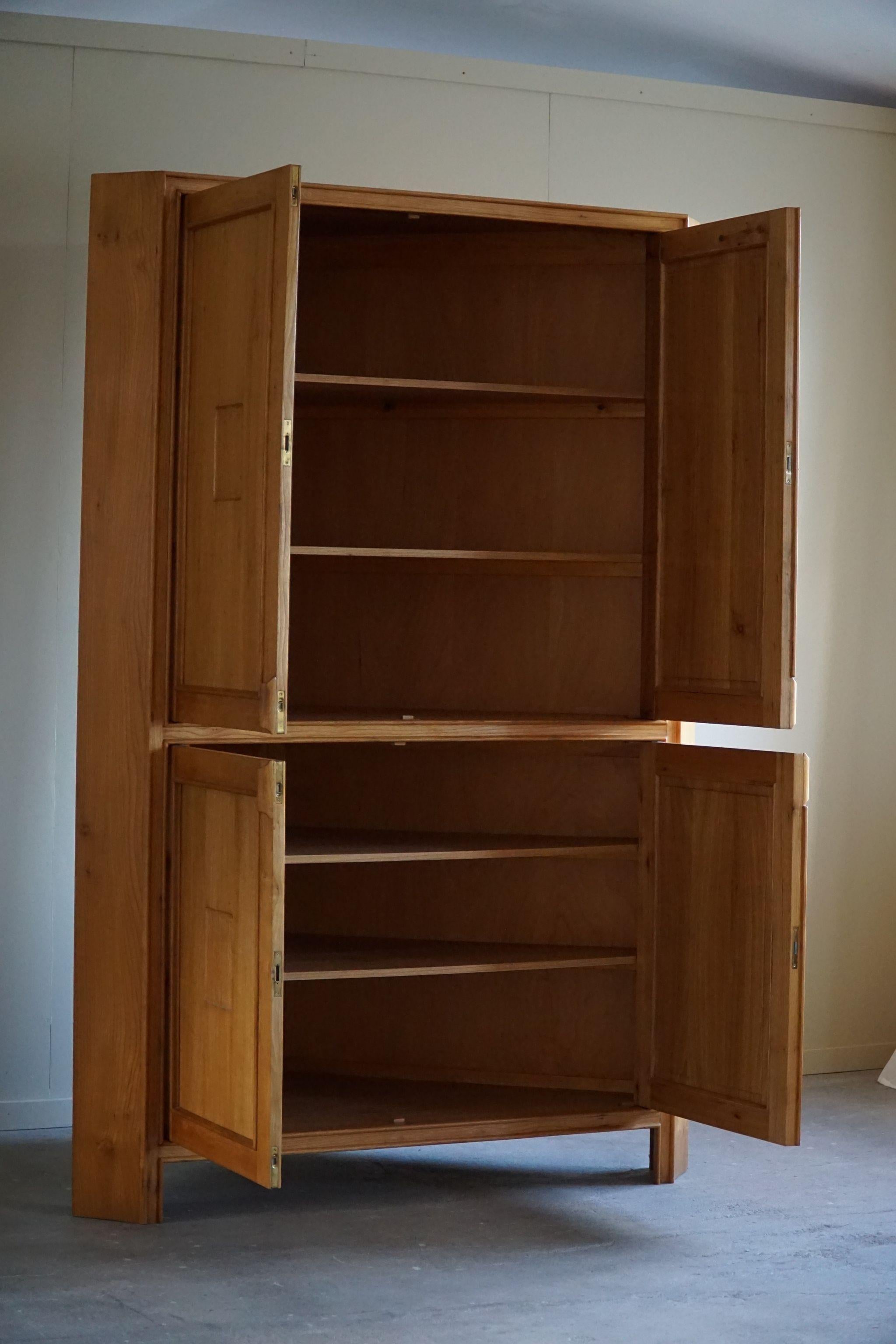 Mid Century Modern, Corner Cabinet in Solid Elm, Danish Cabinetmaker, 1960s For Sale 4