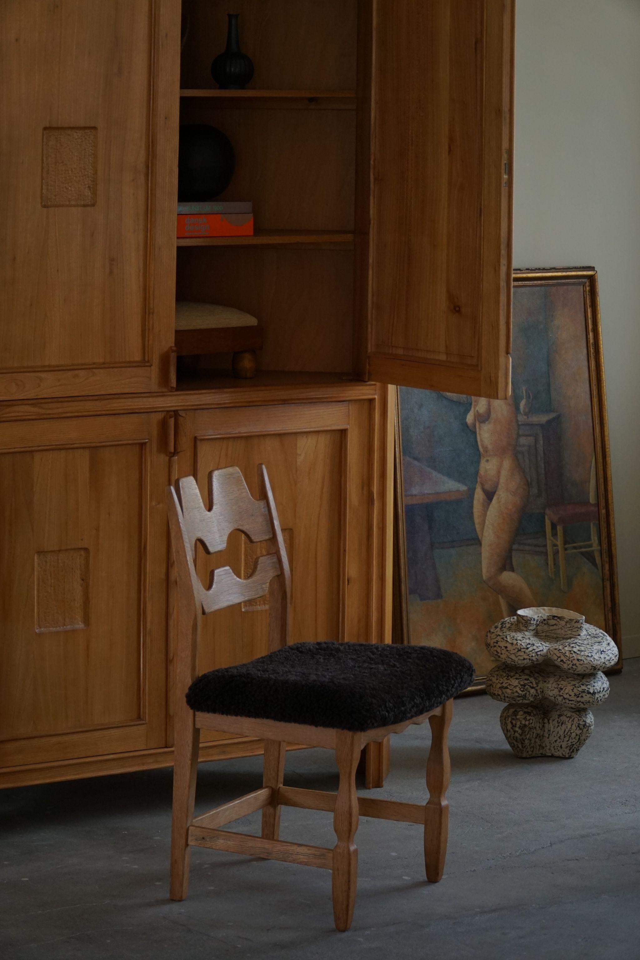 Mid Century Modern, Corner Cabinet in Solid Elm, Danish Cabinetmaker, 1960s For Sale 2