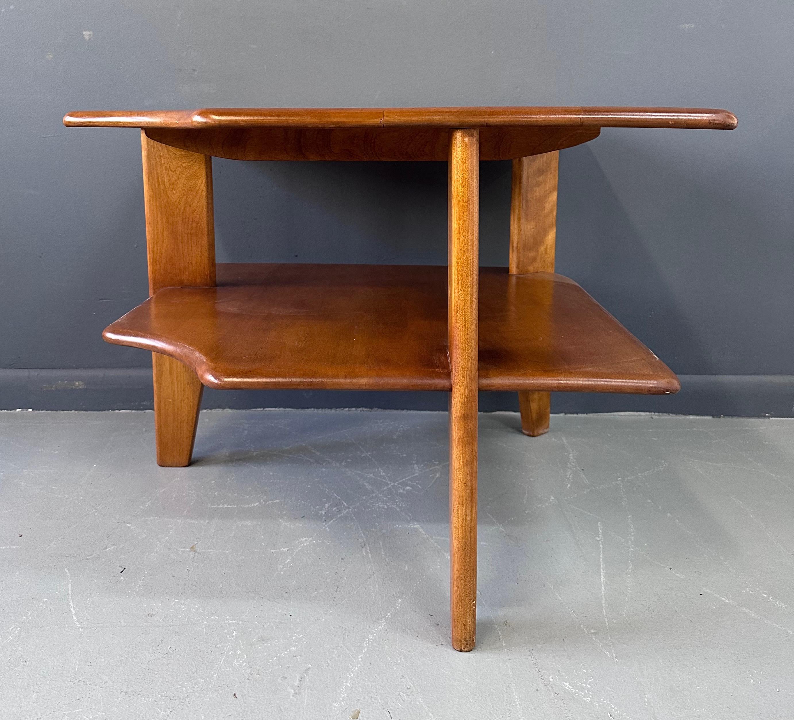 Mid-Century Modern Corner Table by Russel Wright for Conant Ball In Good Condition For Sale In Philadelphia, PA