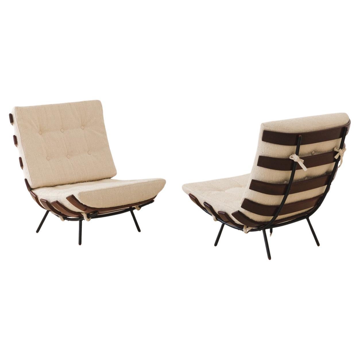 Le fauteuil Costela est une pièce emblématique de la modernité brésilienne du milieu du siècle. Il a été conçu par Martin Eisler (1913 - 1977) en 1953 et fabriqué par les sociétés Móveis Artesanal et Forma S.A. Móveis e Objetos de Arte, où il a été