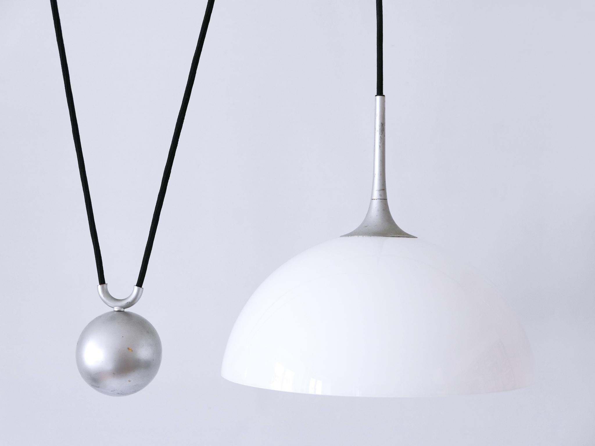 Lampada a sospensione a contrappeso moderna di metà secolo di Florian Schulz, Germania, anni '70 In condizioni buone in vendita a Munich, DE