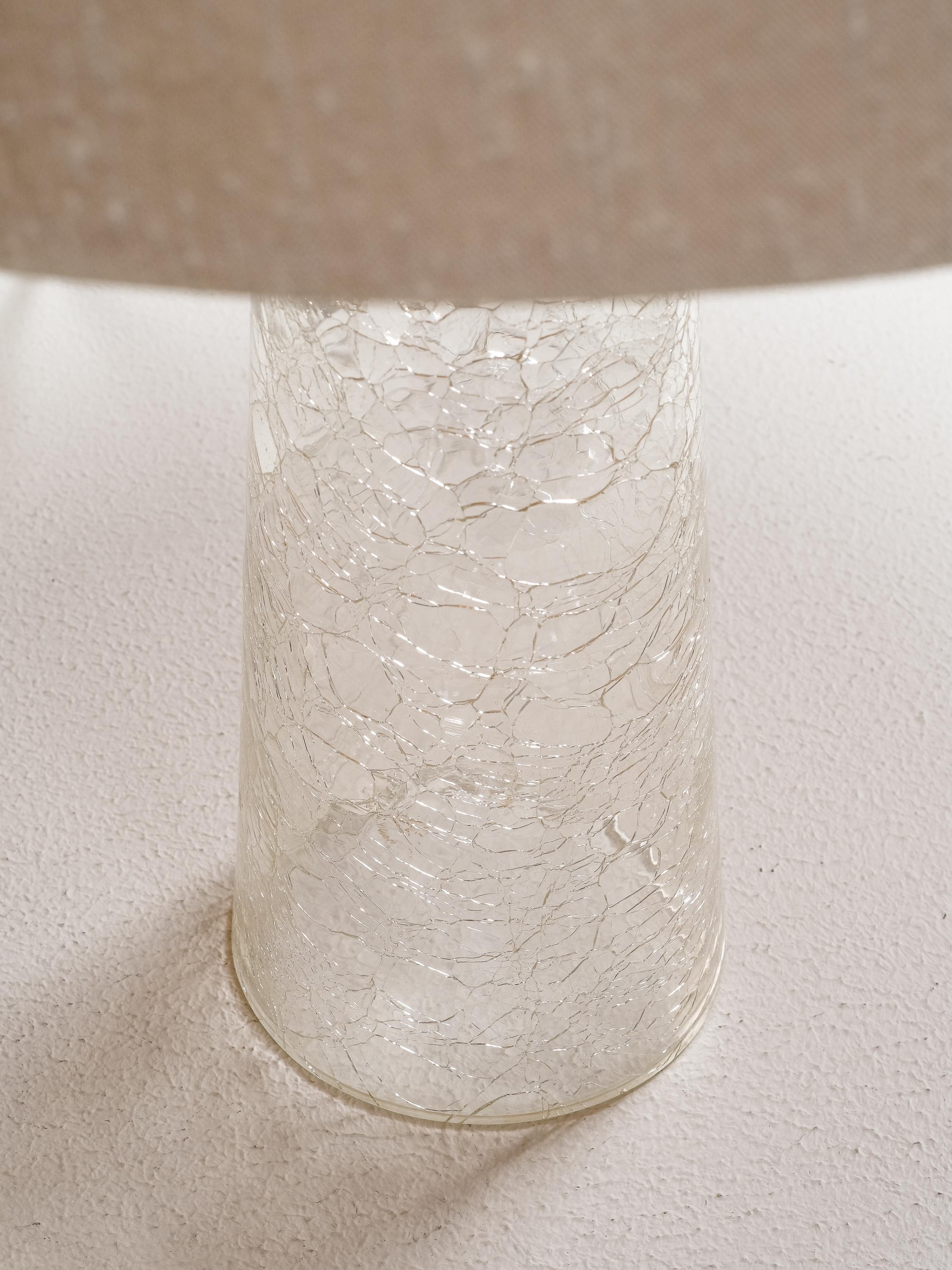 Lámpara de sobremesa moderna de mediados de siglo de cristal craquelado y latón de Stockmann, Finlandia, años 60 en venta 1