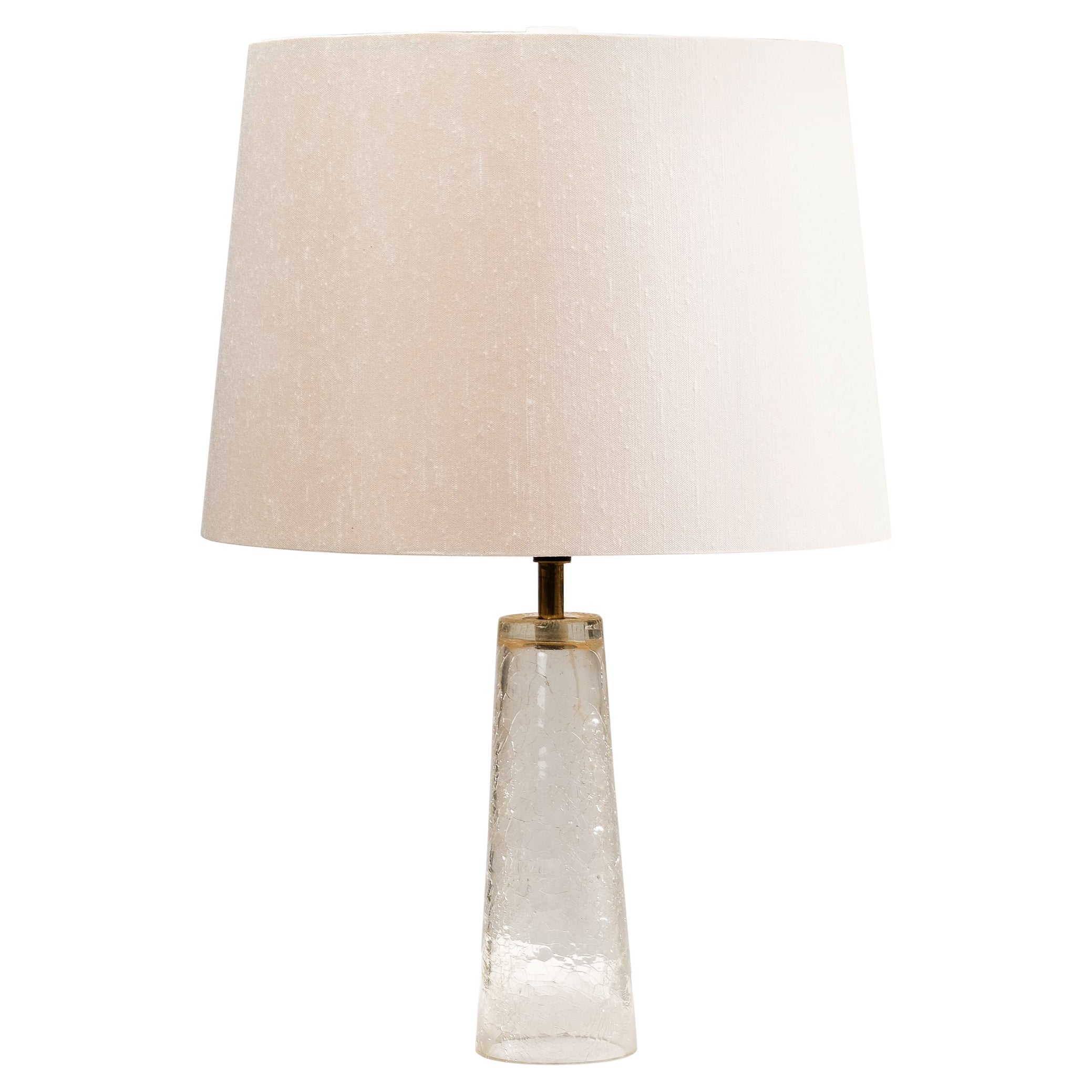 Lámpara de sobremesa moderna de mediados de siglo de cristal craquelado y latón de Stockmann, Finlandia, años 60 en venta