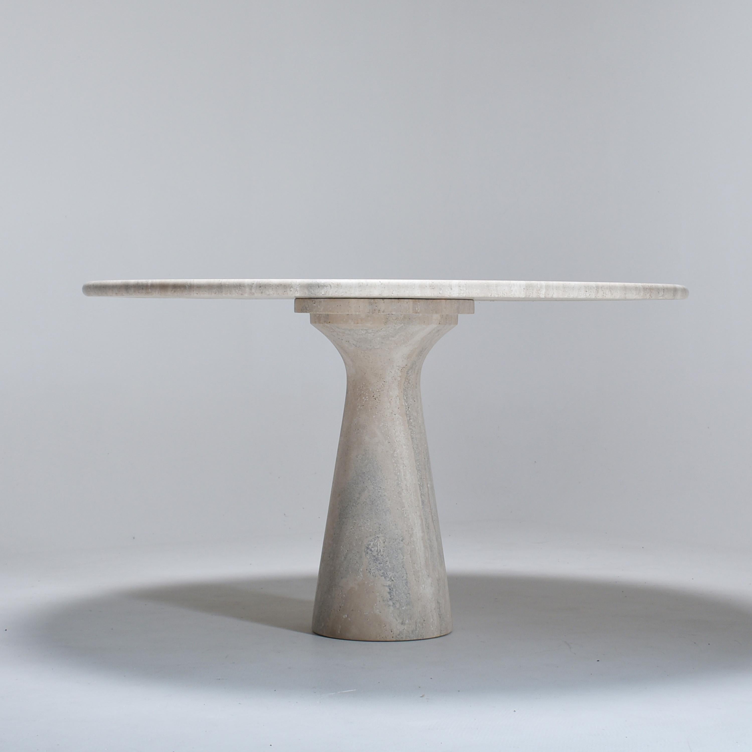 Mid-Century Modern Cream Round Pedestal Travertine Dining Table, Italy, 1970 In Good Condition In Le Grand-Saconnex, CH